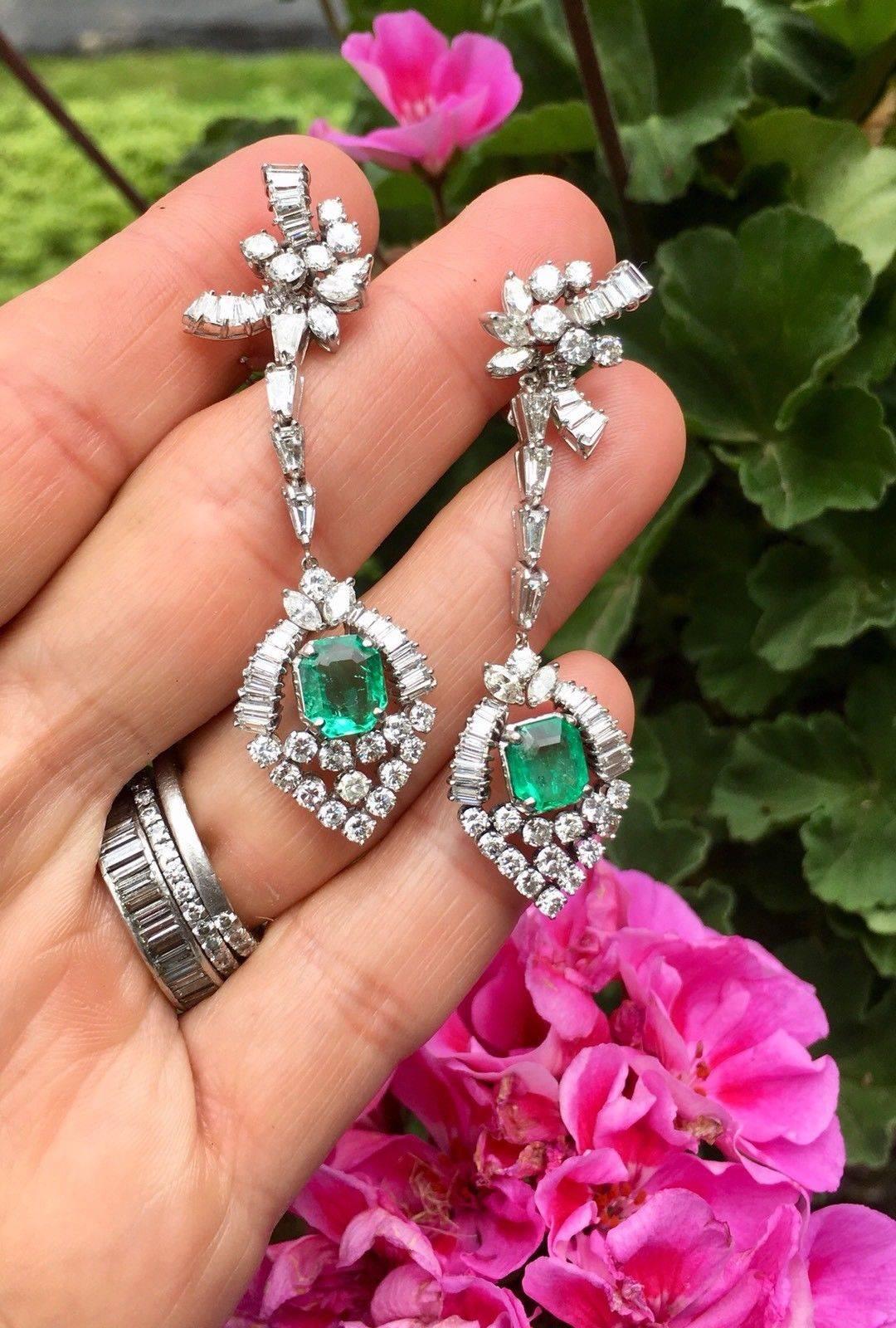 Women's Midcentury 14 Karat Gold Estate Pair of 7 Carat VS Diamond Emerald Earrings For Sale