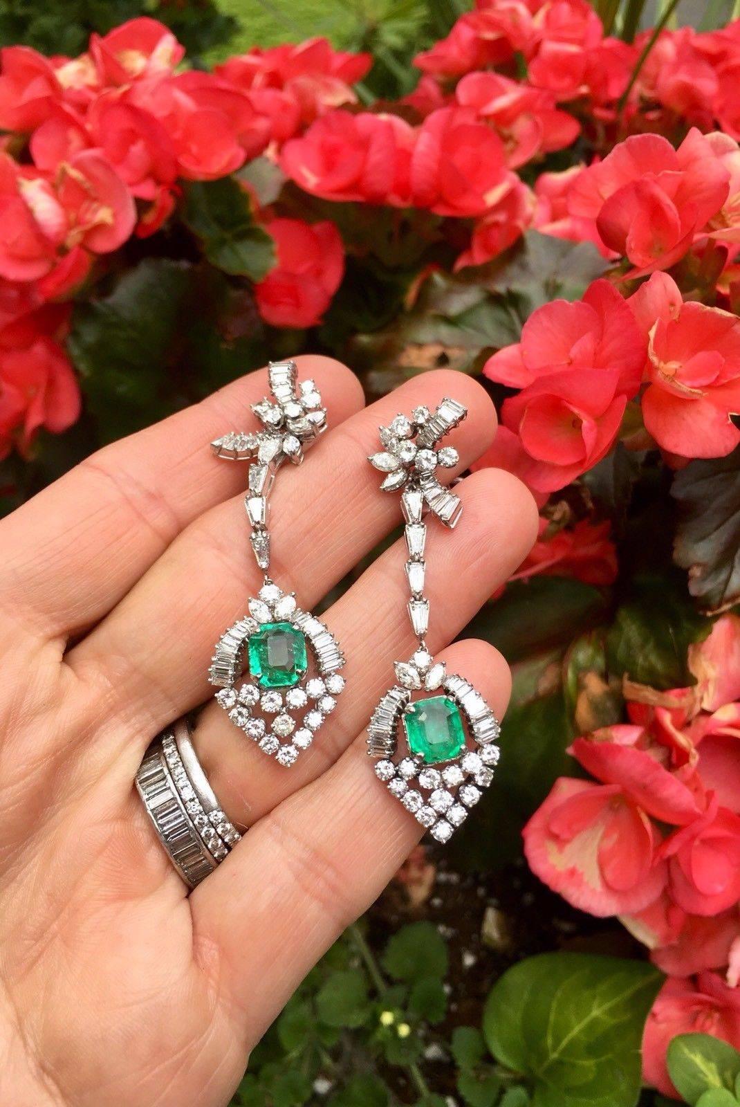 Midcentury 14 Karat Gold Estate Pair of 7 Carat VS Diamond Emerald Earrings For Sale 2