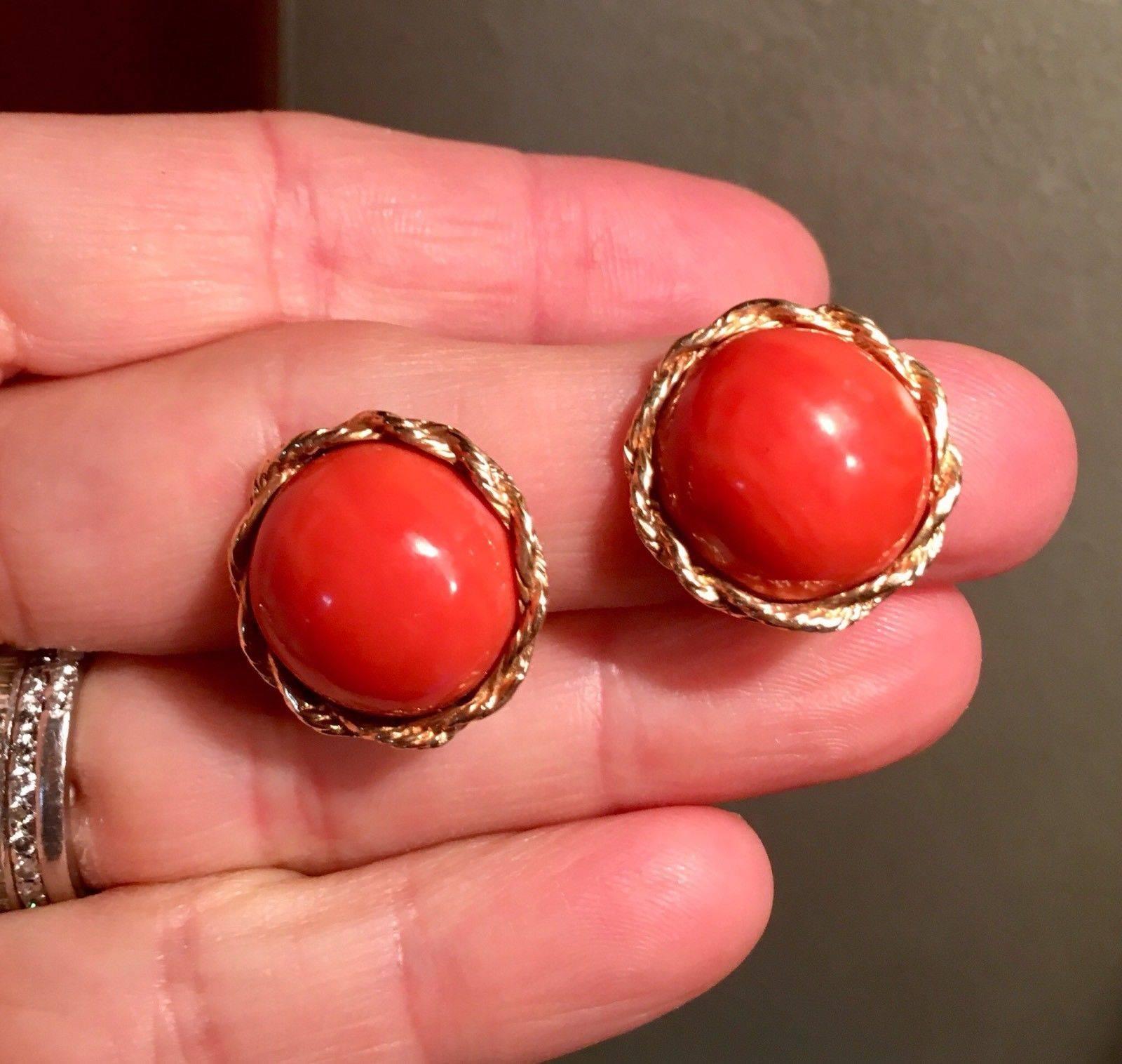 Midcentury 14 Karat Gold Red Coral Cabochon Clip Drop Earrings In Excellent Condition In Shaker Heights, OH