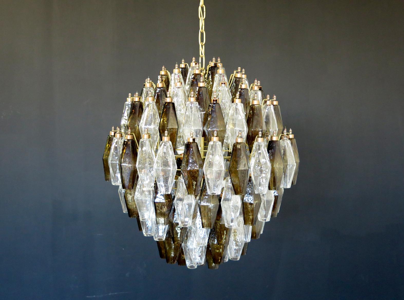 Elegant Italian pendant light made from 140 transparent and 