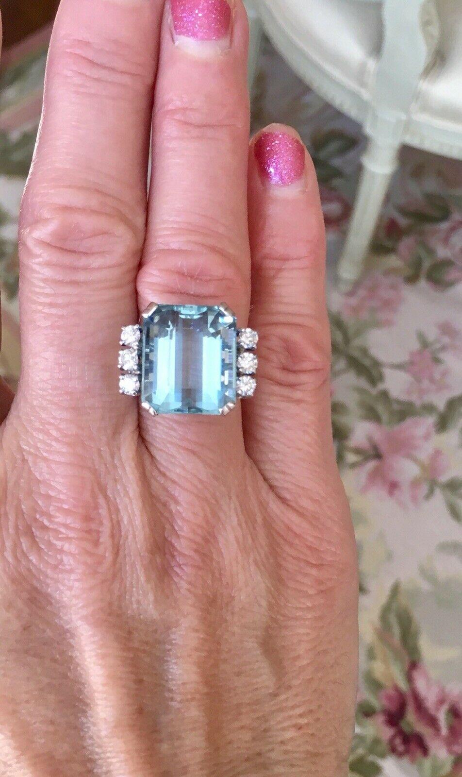 Midcentury 18 Karat 1950s 16 Carat Aquamarine VS Diamond Cocktail Ring 4