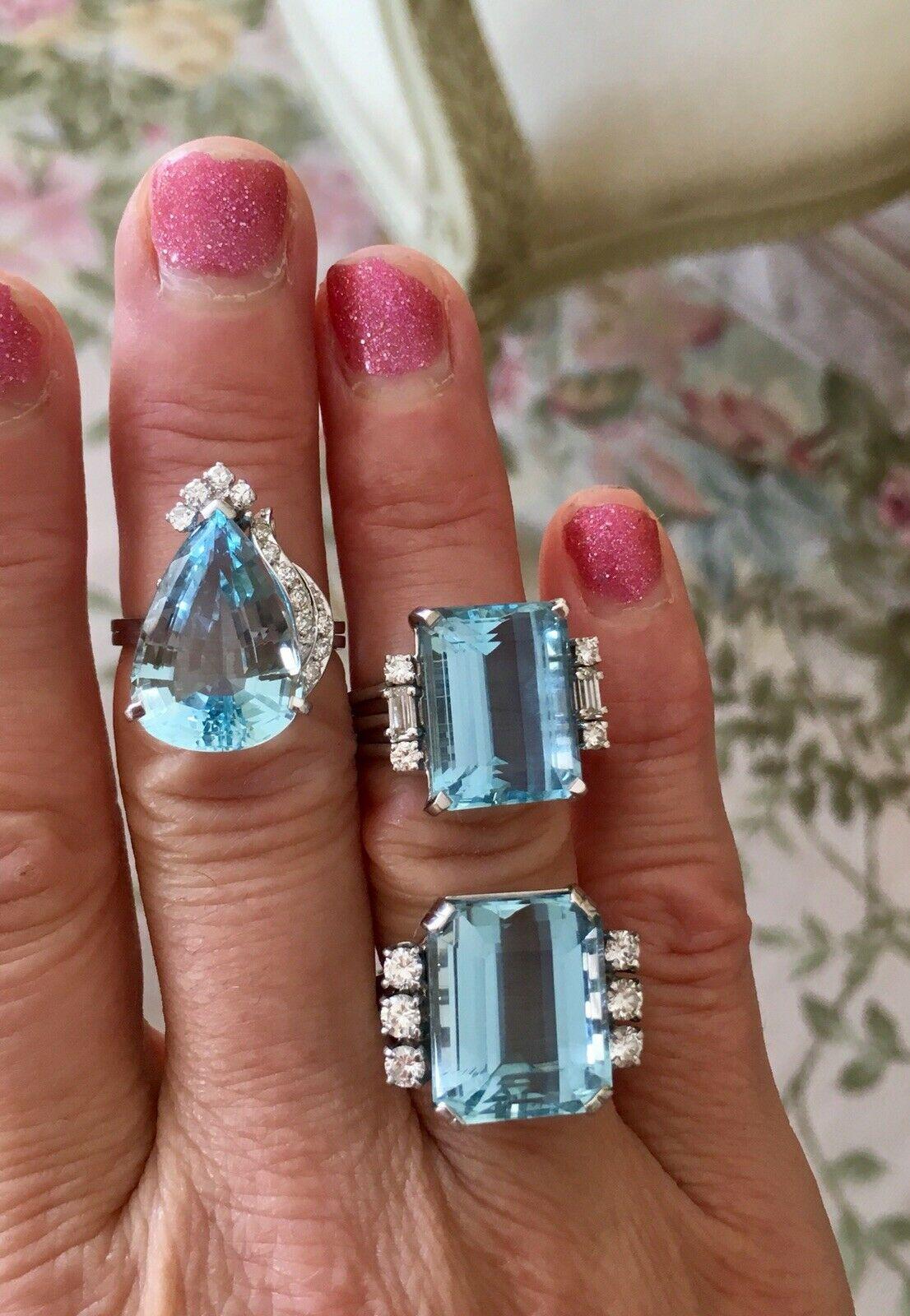 Midcentury 18 Karat 1950s 16 Carat Aquamarine VS Diamond Cocktail Ring In Excellent Condition In Shaker Heights, OH