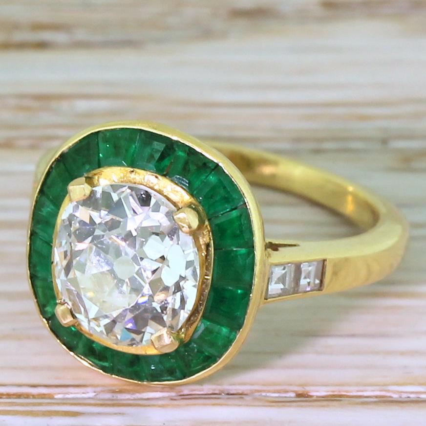 Midcentury 1.91 Carat Old Cut Diamond and Emerald 18 Karat Gold Halo Ring 3