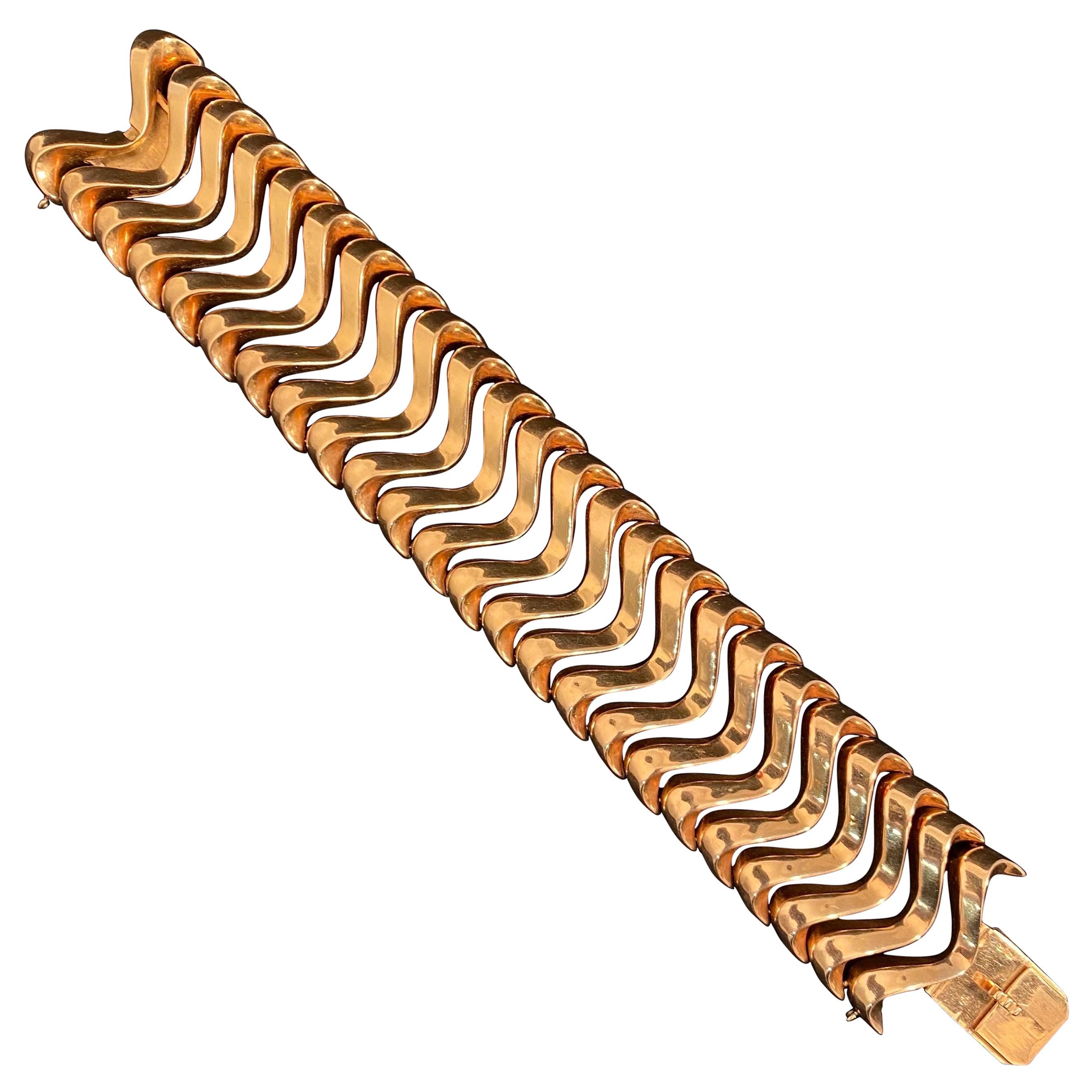 Midcentury 1940s-1950s Wide Articulated Bracelet in 18 Karat Rose Gold French