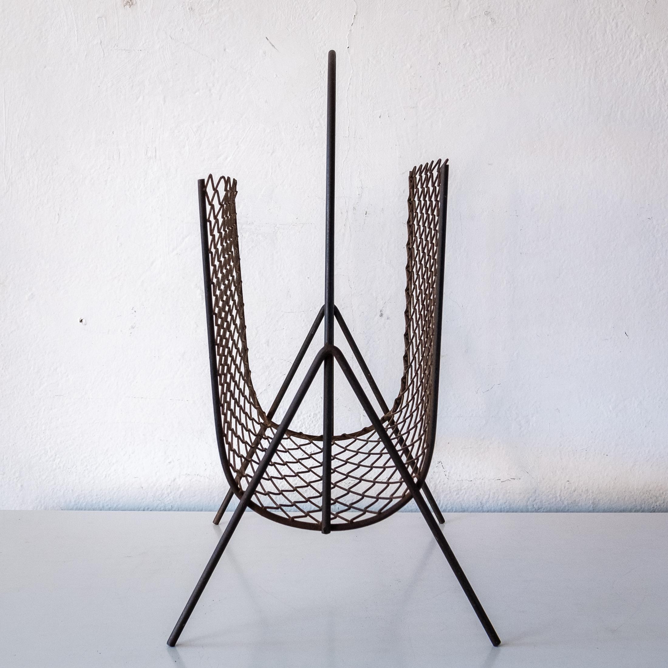 Midcentury 1940s Expanded Metal and Iron Magazine Rack In Good Condition For Sale In San Diego, CA