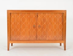 Aparador Gordon Russell inglés de mediados de siglo 1950 Doble hélice Caoba Abedul