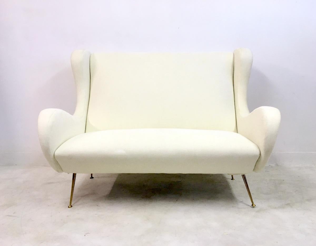 Curvy sofa

Brass legs

Upholstered in woollen mix fabric

Upholstery has recently been done but it's not in perfect condition.

Can be reupholstered at cost.

1950s Italian.

  
