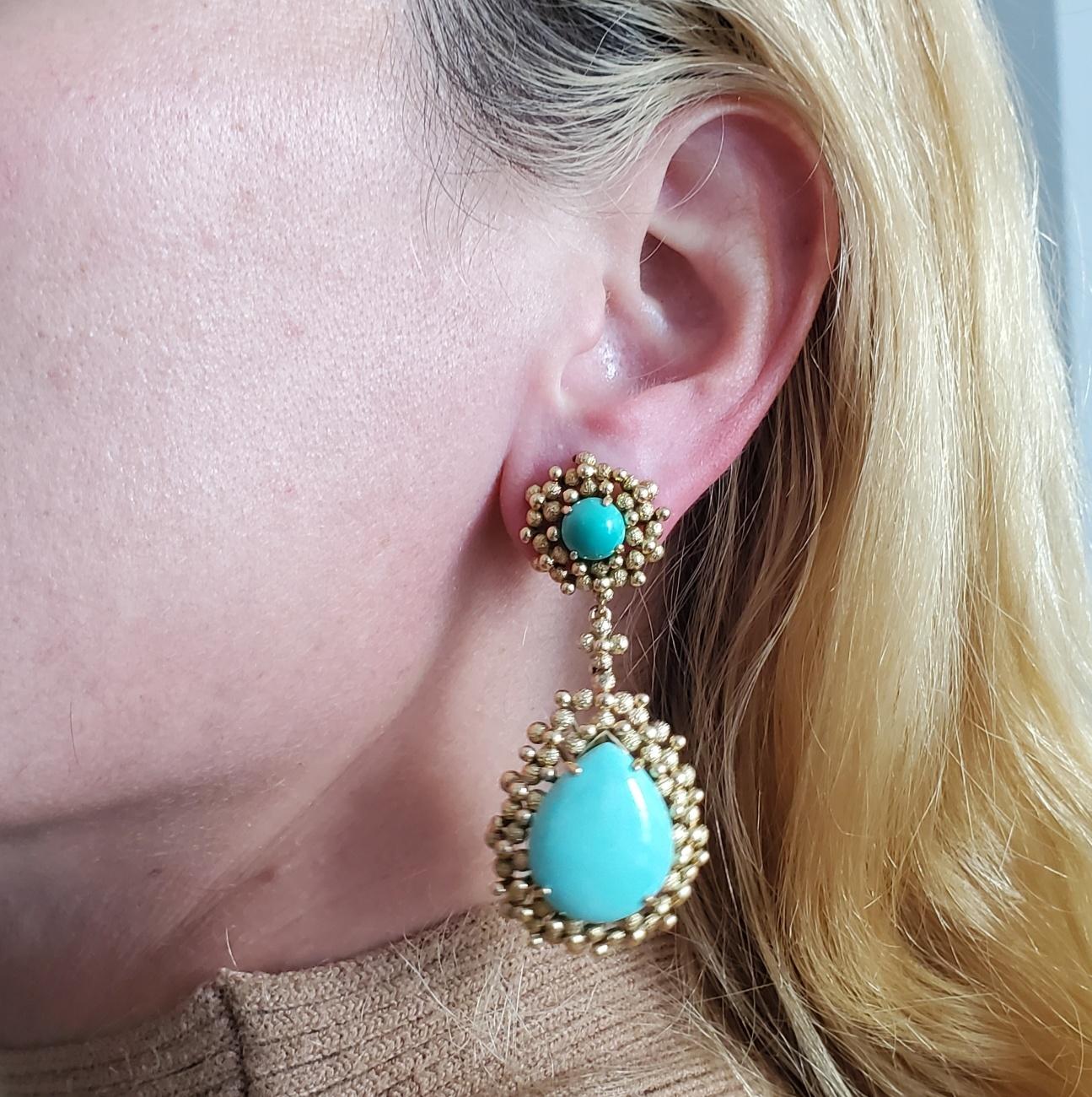 Dangle drops earrings with blue turquoises.

Beautiful modernist pair of dangle drops earrings, created during the mid-century period, back in the 1960. They was carefully crafted with a gorgeous Cuscús pattern in solid yellow gold of 14 karats and