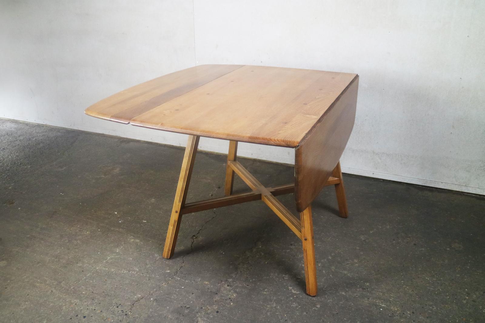 The Ercol Old Colonial table is an earlier and more rare design than the more recent Ercol drop-leaf table. It has a more detailed support frame and the substantial ‘bolt’ system for supporting the table flaps (see photograph).