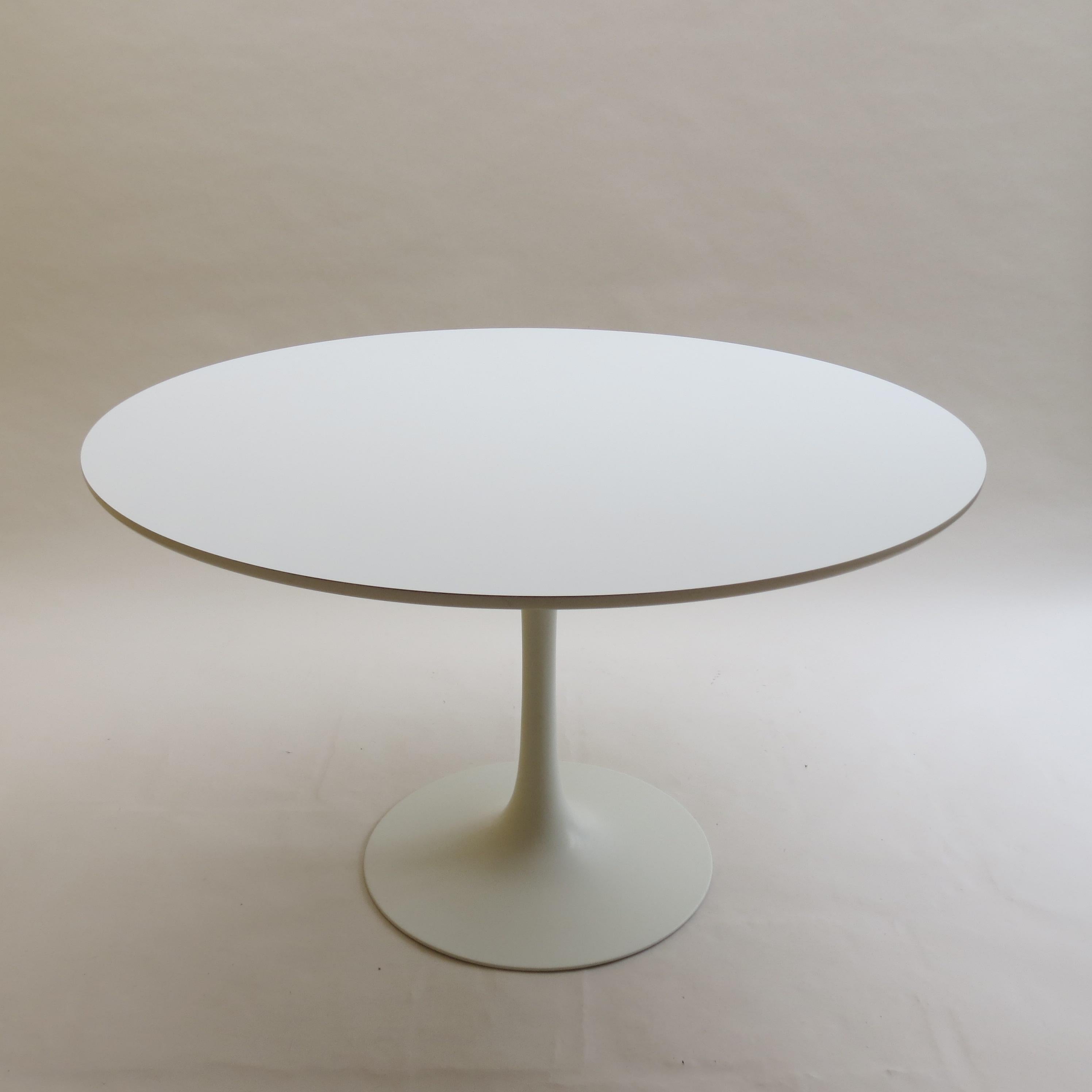1960s white Tulip dining table by Maurice Burke for Arkana UK

White Tulip dining table, manufactured by Arkana, Bath UK and designed by Maurice Burke in the 1960s.

Painted cast aluminium base and formica top.

In good vintage condition,