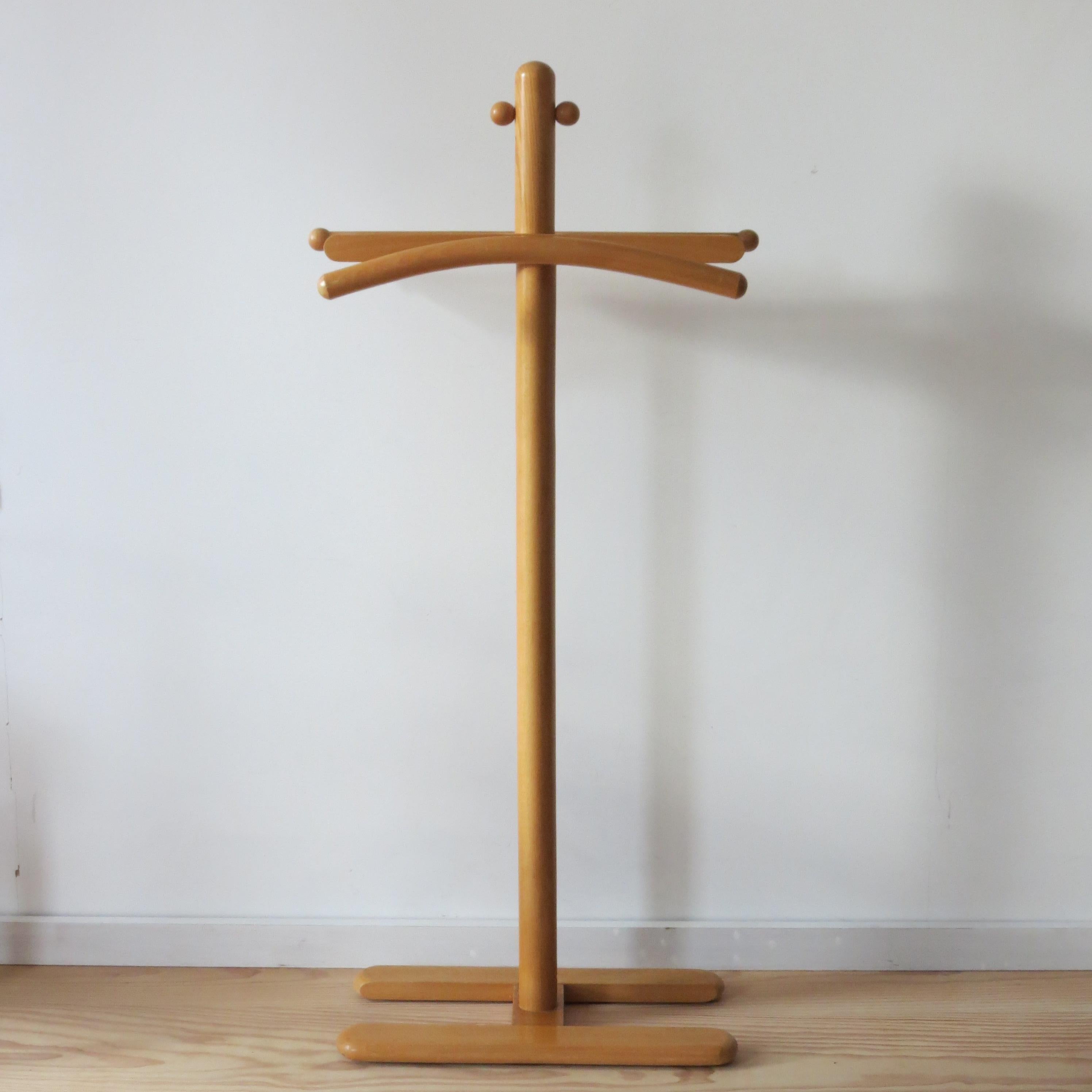 Wonderful midcentury Valet stand, clothes stand. Clothes can be easily hung on the stand, allows for a jacket and trousers, dish for jewellery /watch to the top of the stand. Dates from the late 1960s, made from solid Beech, very good quality and