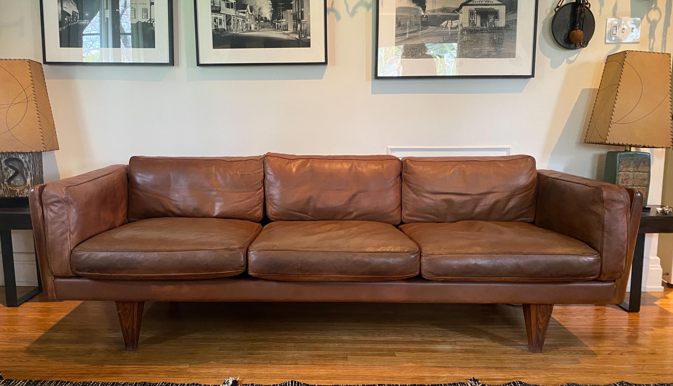 Danish Midcentury 1965 Illum Wikkelsø – Model V11 Three-Seater Leather Sofa - Denmark For Sale