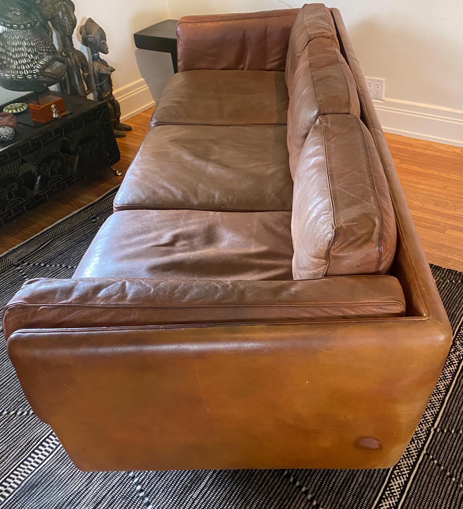 Midcentury 1965 Illum Wikkelsø – Model V11 Three-Seater Leather Sofa - Denmark In Good Condition For Sale In Los Angeles, CA