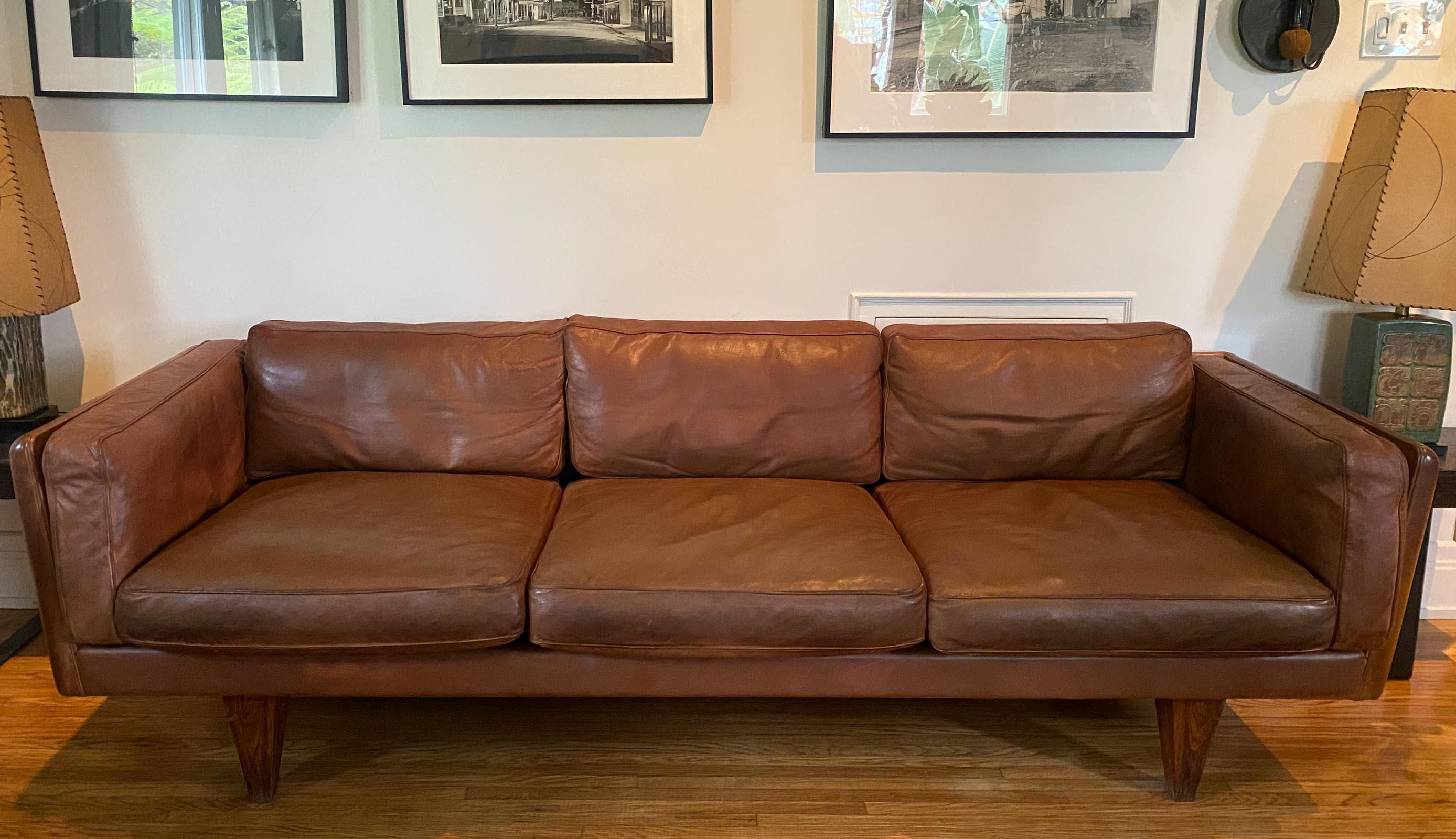 20th Century Midcentury 1965 Illum Wikkelsø – Model V11 Three-Seater Leather Sofa - Denmark For Sale