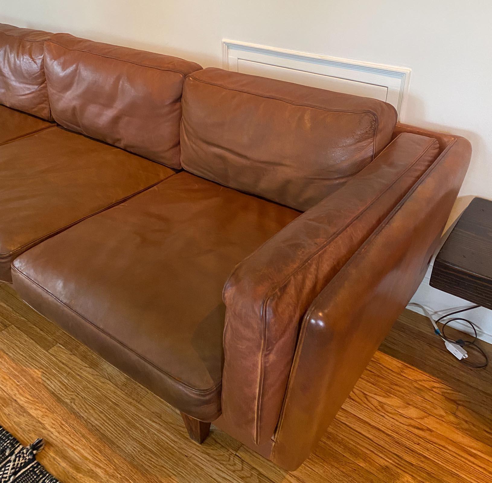 Midcentury 1965 Illum Wikkelsø – Model V11 Three-Seater Leather Sofa - Denmark For Sale 2