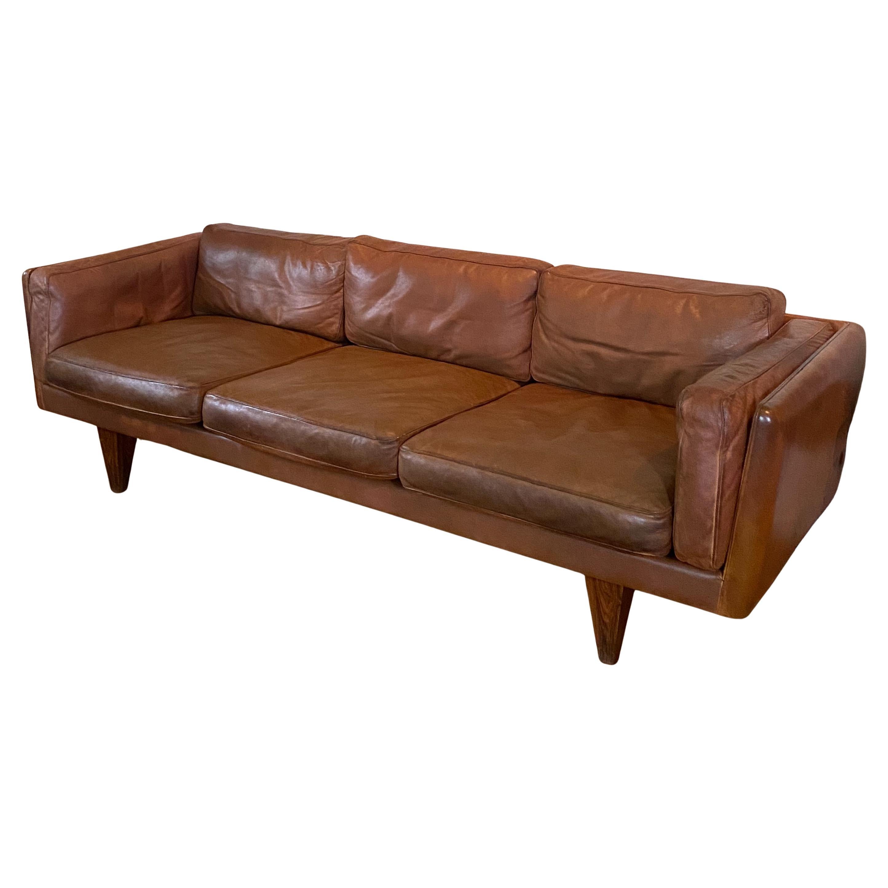 Midcentury 1965 Illum Wikkelsø – Model V11 Three-Seater Leather Sofa - Denmark