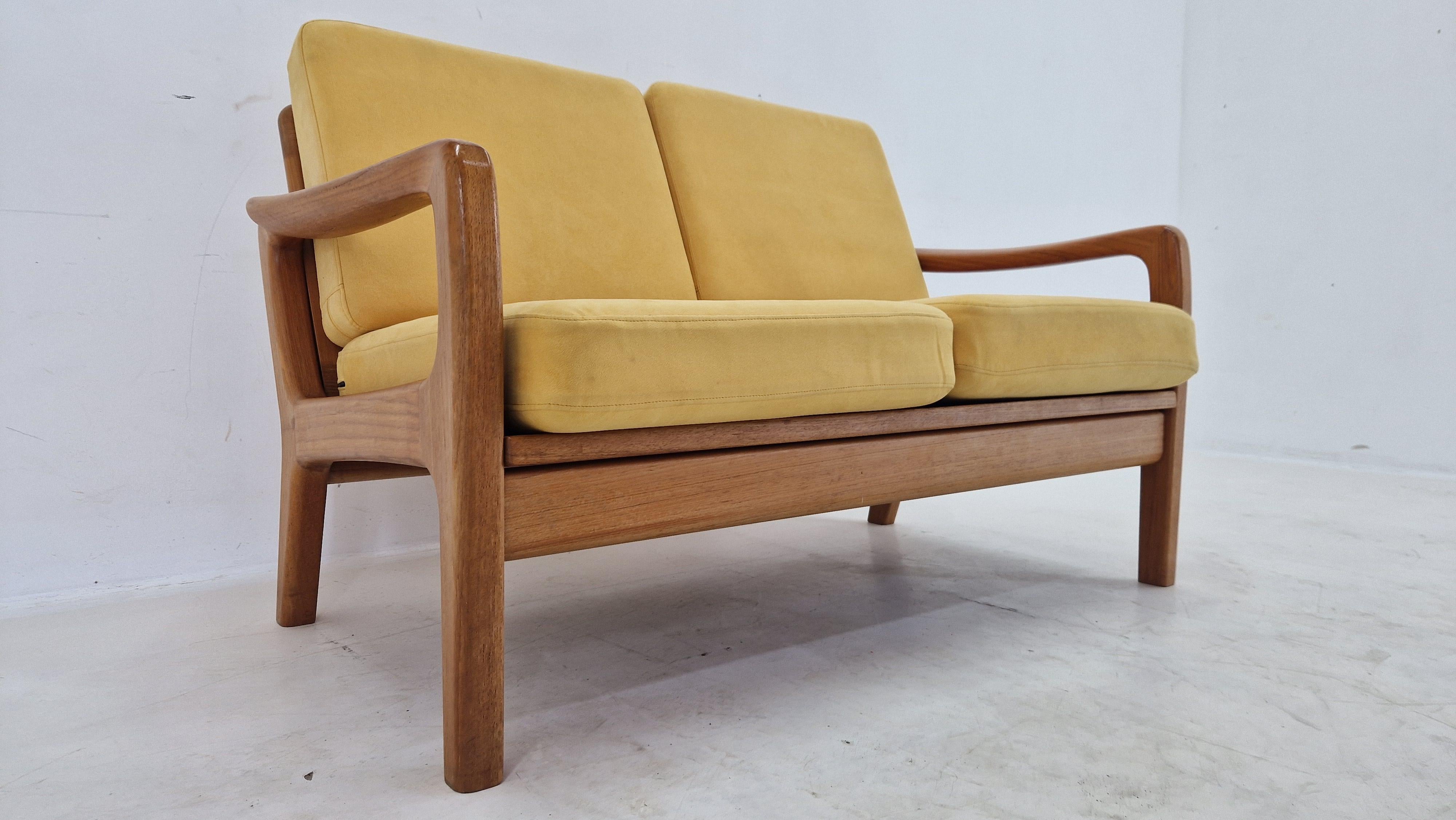 Divano in teak a 2 posti del Medioevo di Juul Kristensen, Danimarca, anni '70 in vendita 4