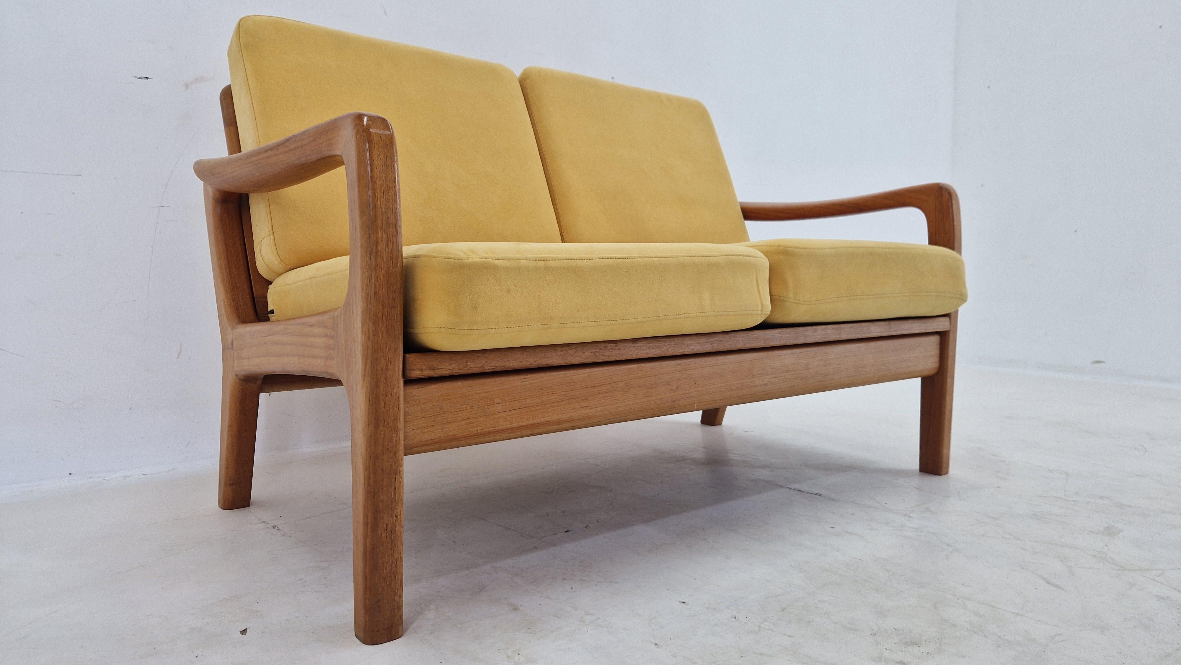 Divano in teak a 2 posti del Medioevo di Juul Kristensen, Danimarca, anni '70 in vendita 5