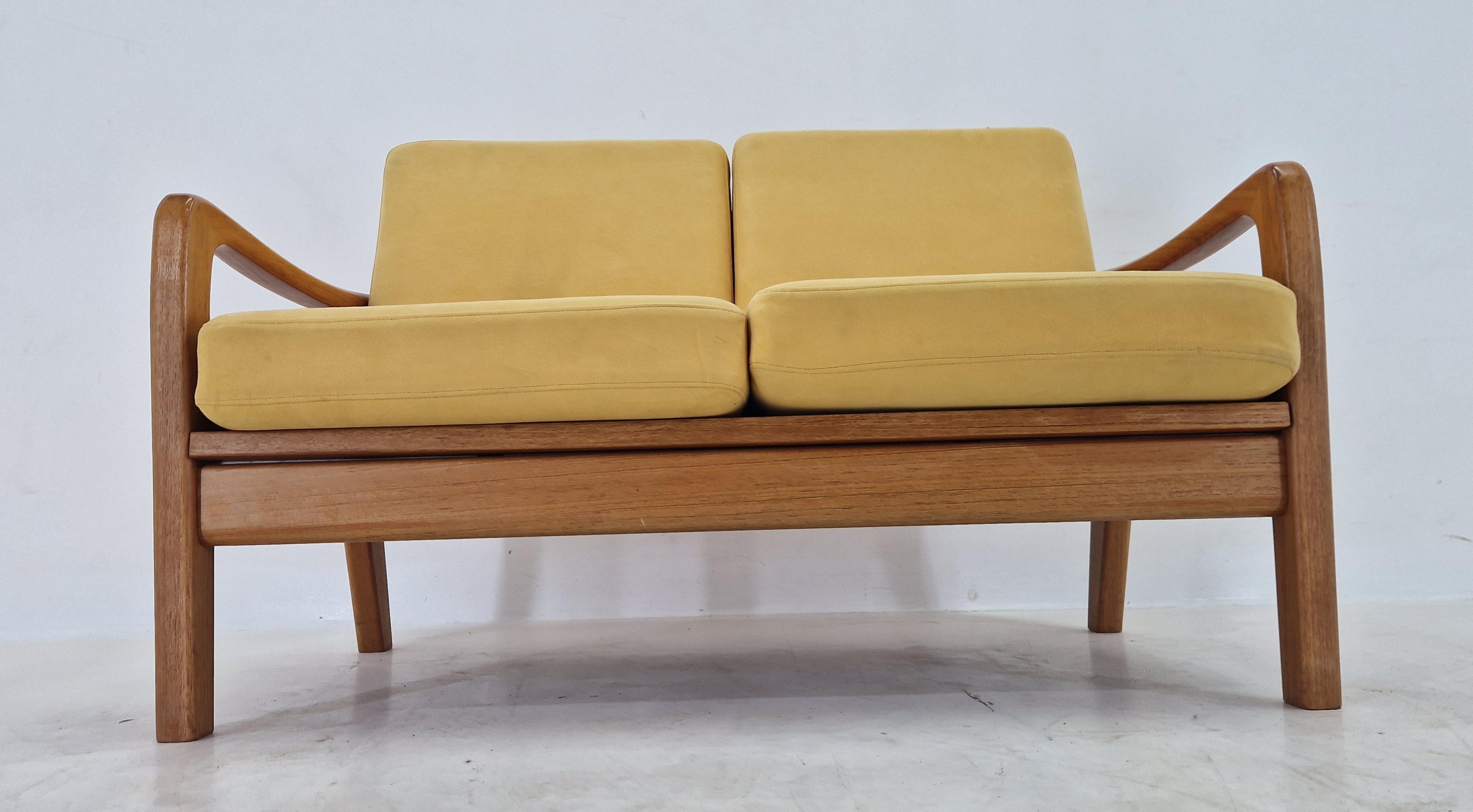 Divano in teak a 2 posti del Medioevo di Juul Kristensen, Danimarca, anni '70 in vendita 6