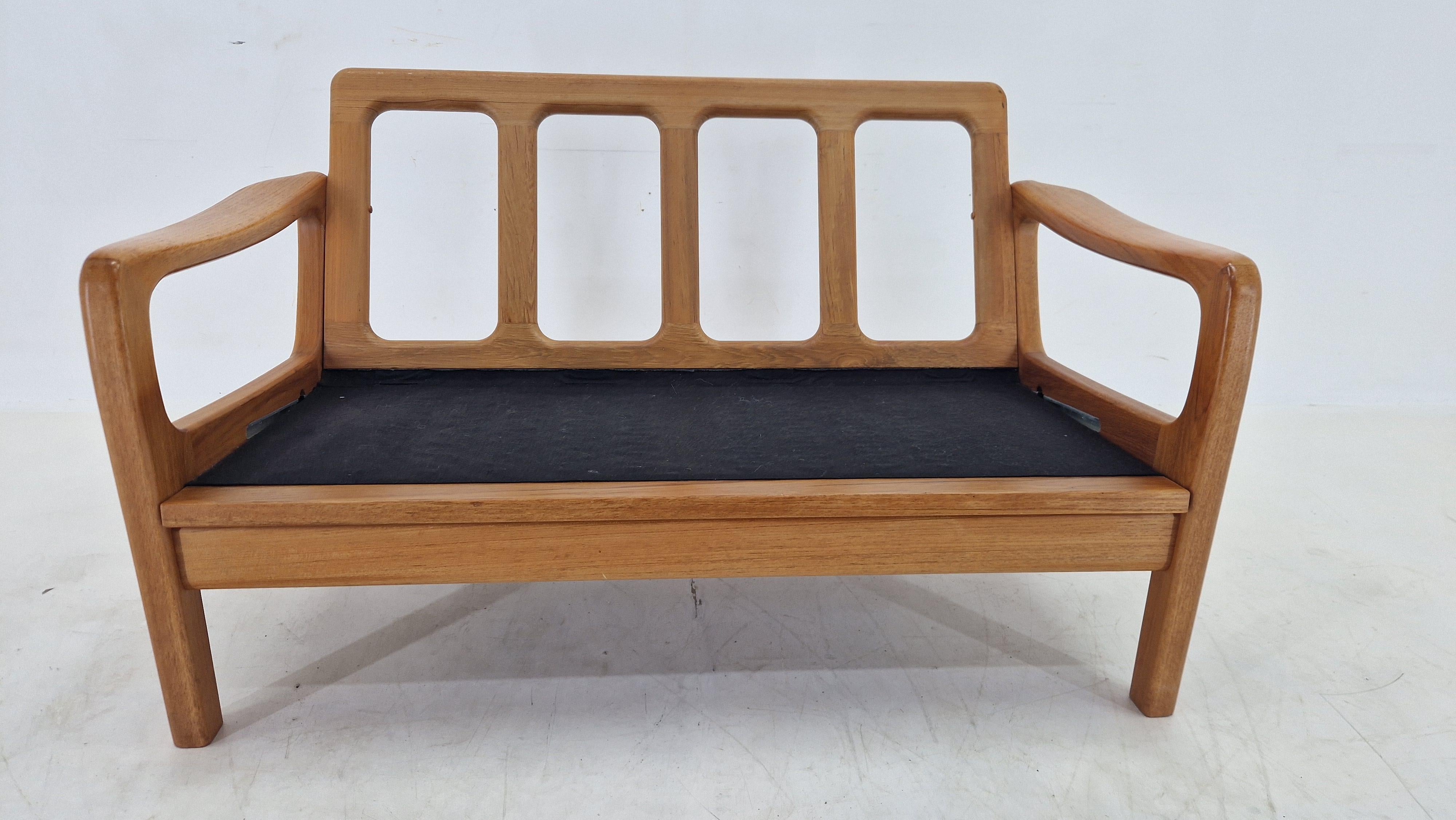 Mid-Century moderno Divano in teak a 2 posti del Medioevo di Juul Kristensen, Danimarca, anni '70 in vendita