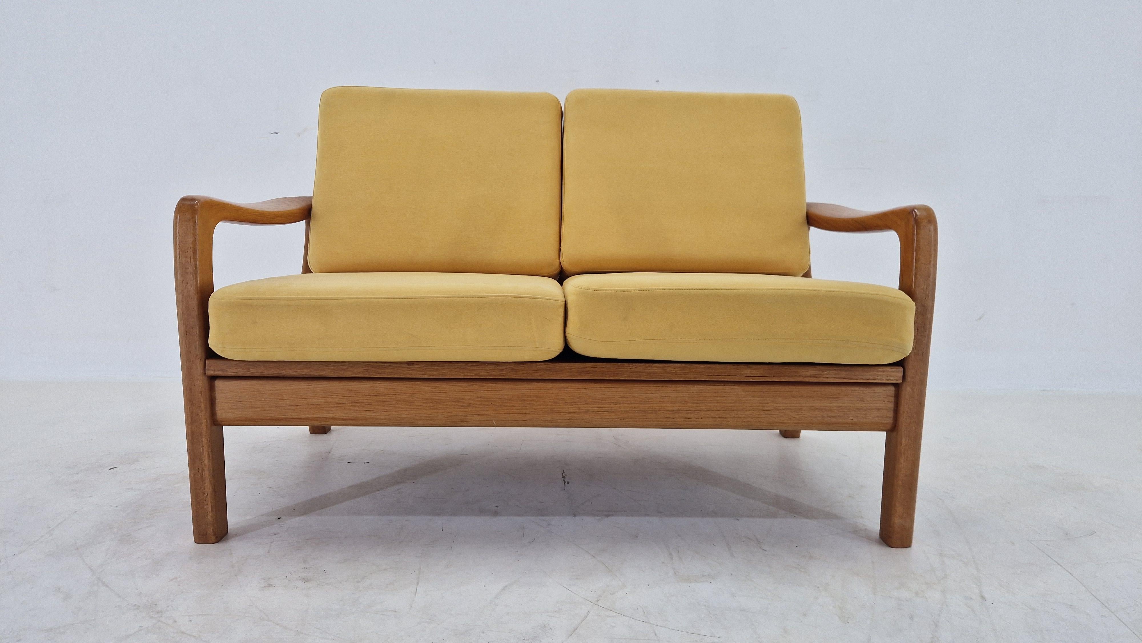 Danese Divano in teak a 2 posti del Medioevo di Juul Kristensen, Danimarca, anni '70 in vendita