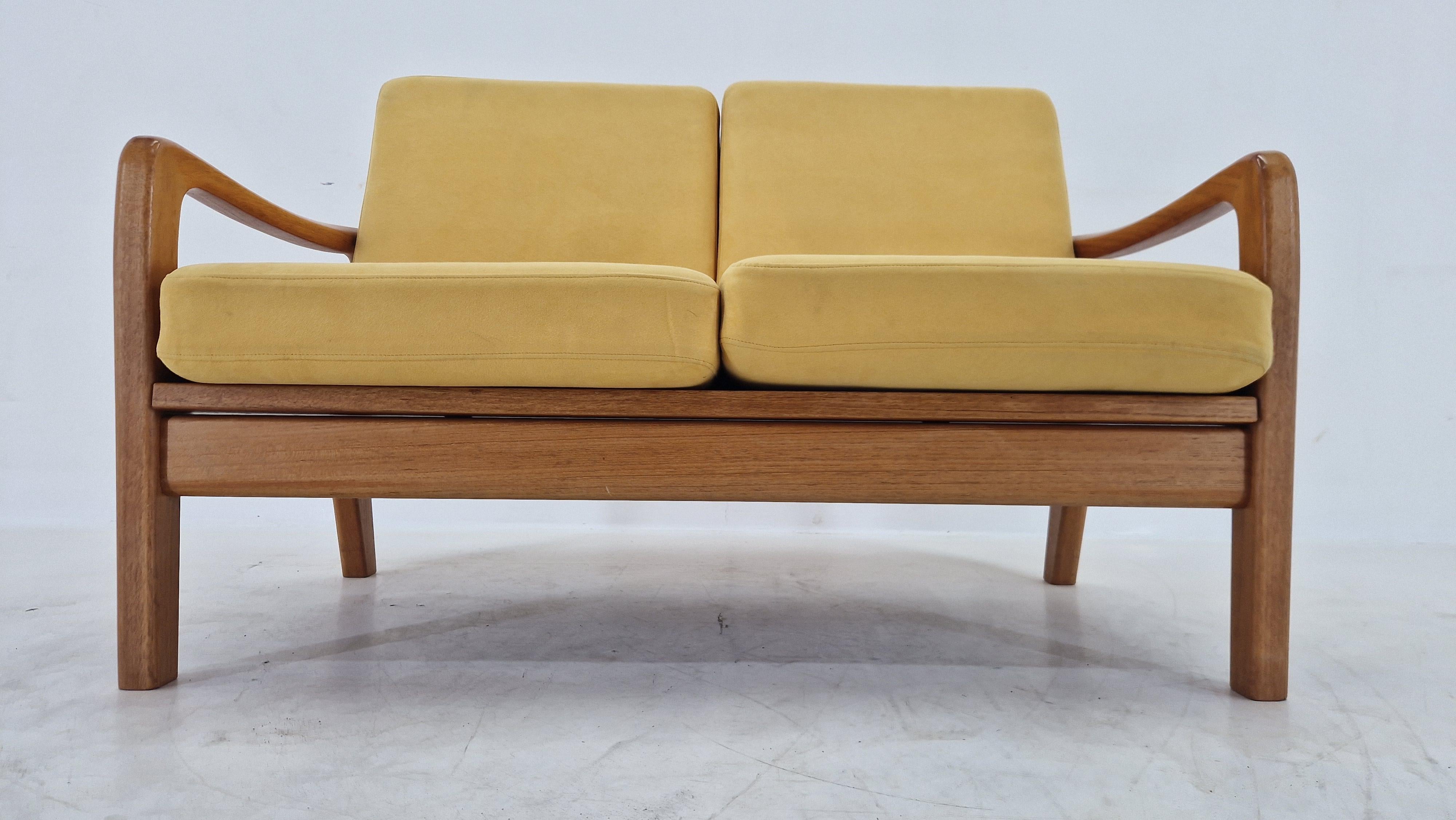 Divano in teak a 2 posti del Medioevo di Juul Kristensen, Danimarca, anni '70 In condizioni buone in vendita a Praha, CZ