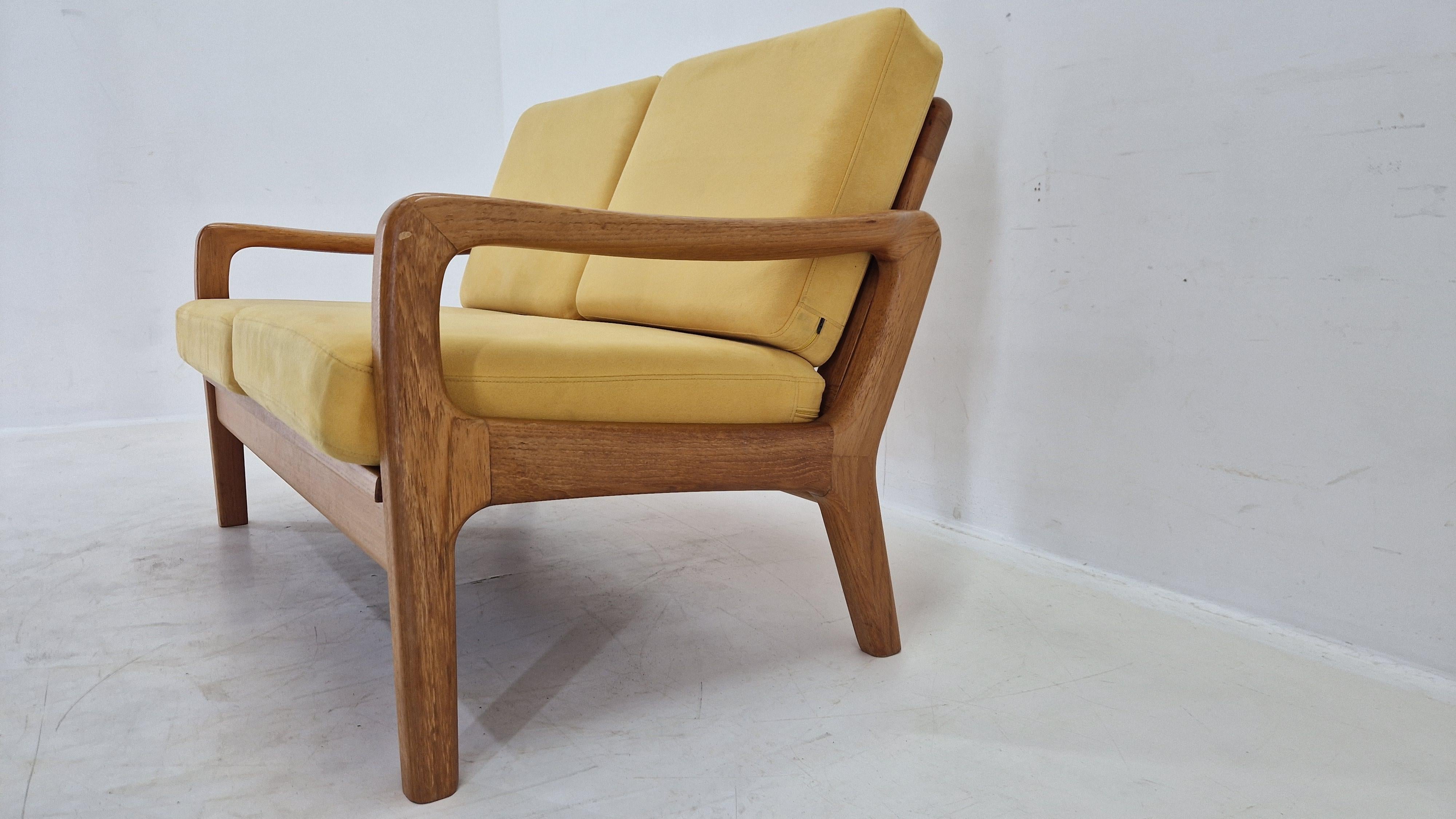 Tessuto Divano in teak a 2 posti del Medioevo di Juul Kristensen, Danimarca, anni '70 in vendita