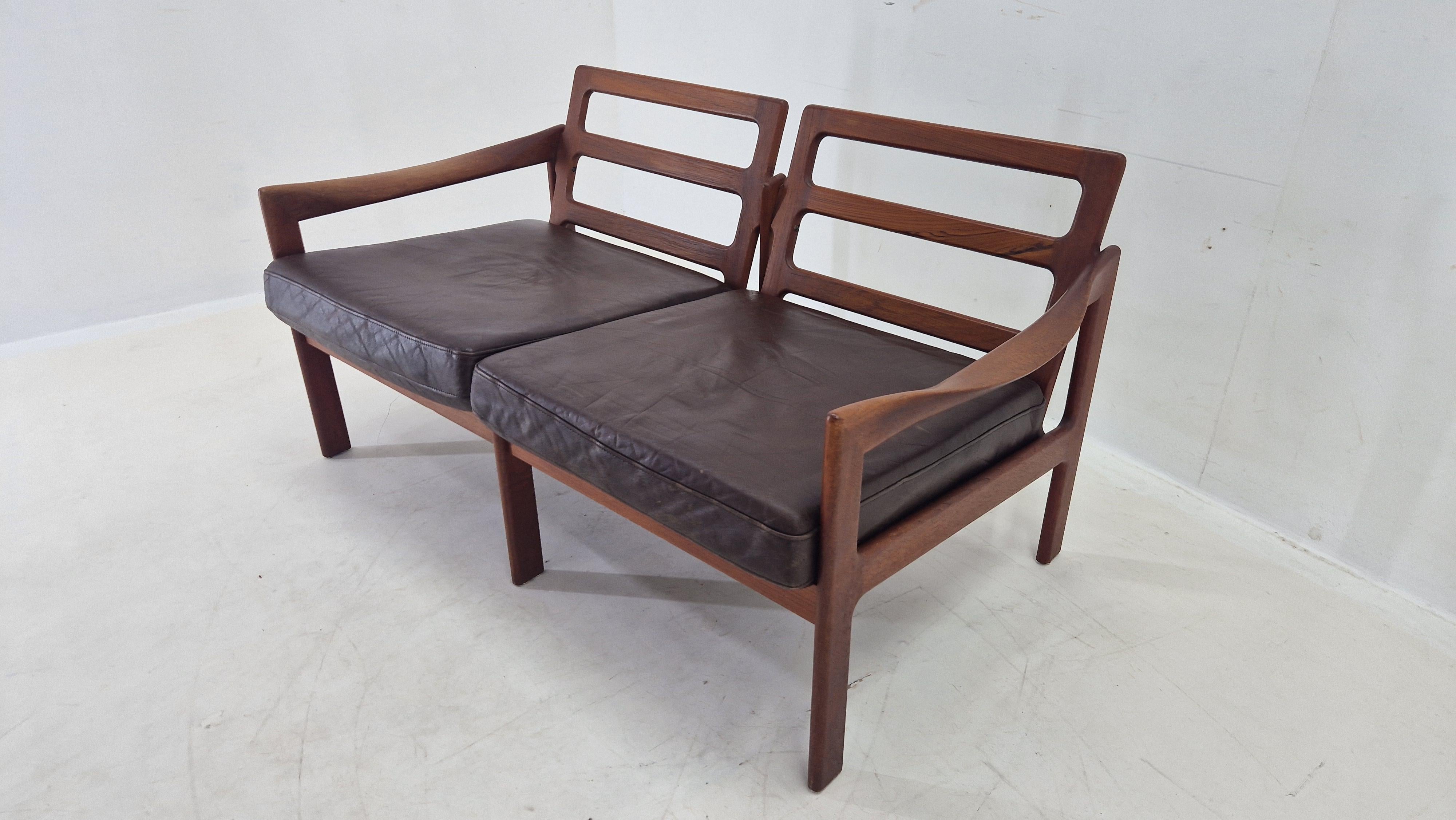 Divano in teak a 2 posti Midcentury Illum Wikkelsø for  Niels Eilersen, Danimarca, anni '70 in vendita 8