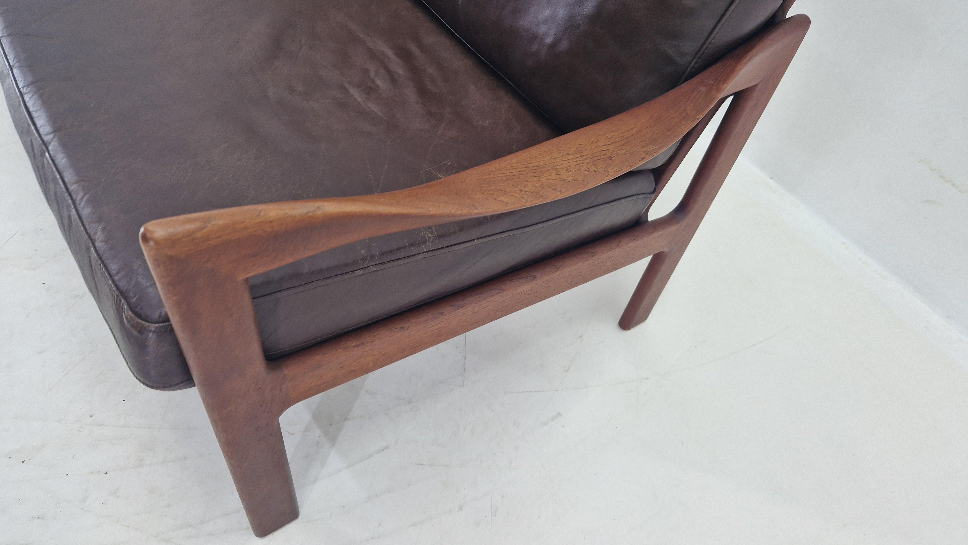 Danese Divano in teak a 2 posti Midcentury Illum Wikkelsø for  Niels Eilersen, Danimarca, anni '70 in vendita