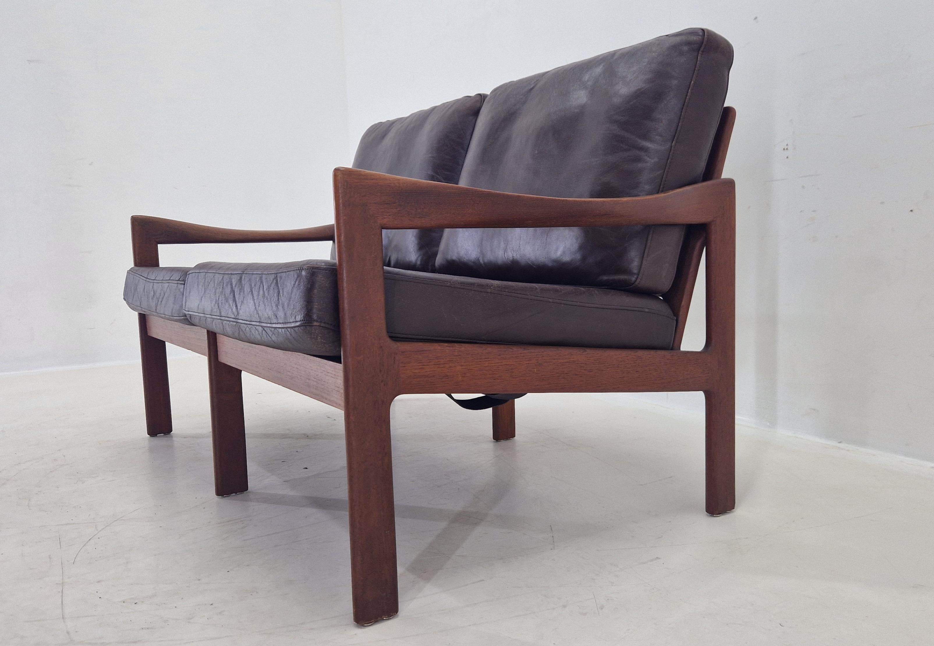 Divano in teak a 2 posti Midcentury Illum Wikkelsø for  Niels Eilersen, Danimarca, anni '70 In condizioni buone in vendita a Praha, CZ
