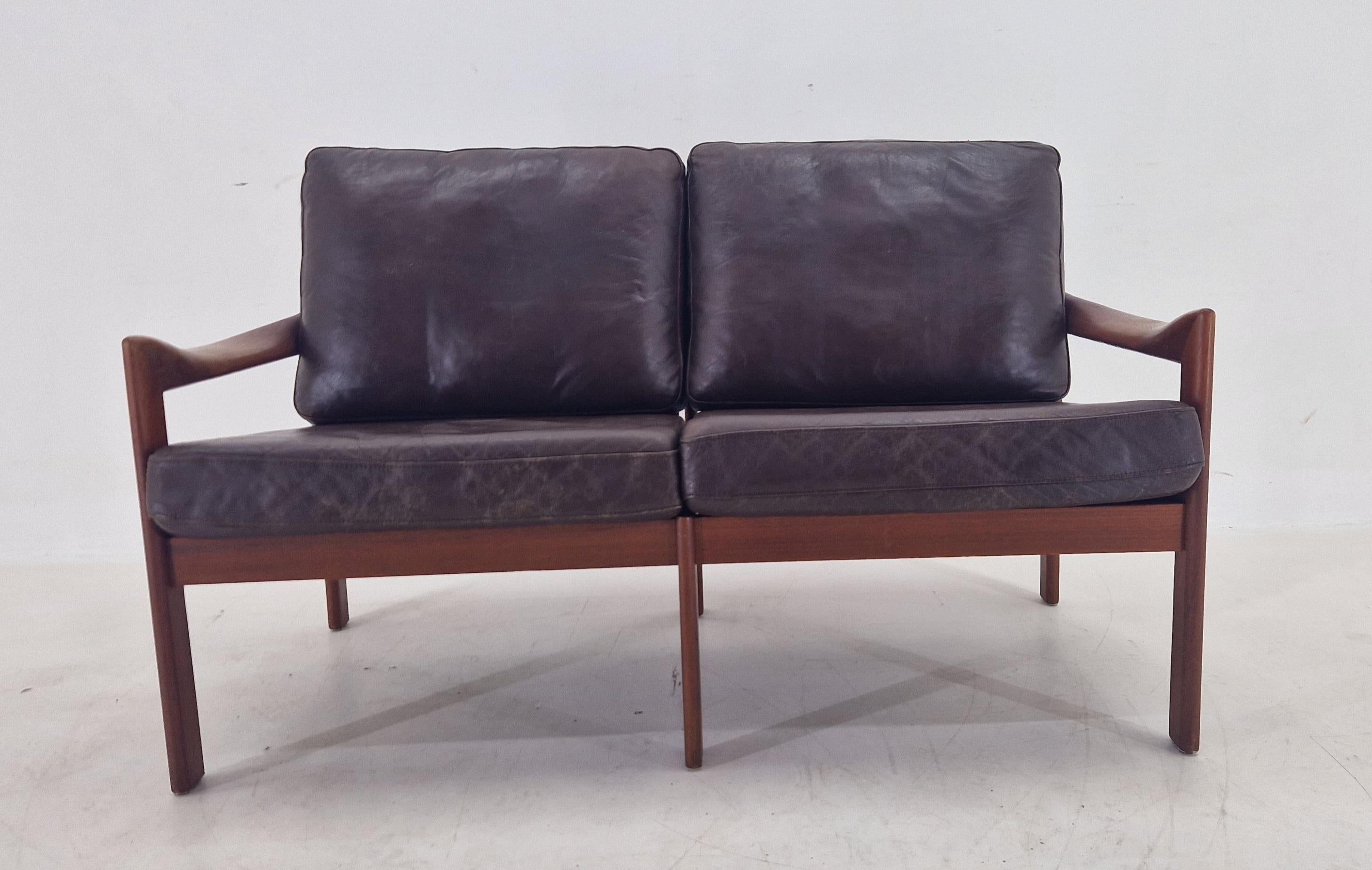 Fine XX secolo Divano in teak a 2 posti Midcentury Illum Wikkelsø for  Niels Eilersen, Danimarca, anni '70 in vendita