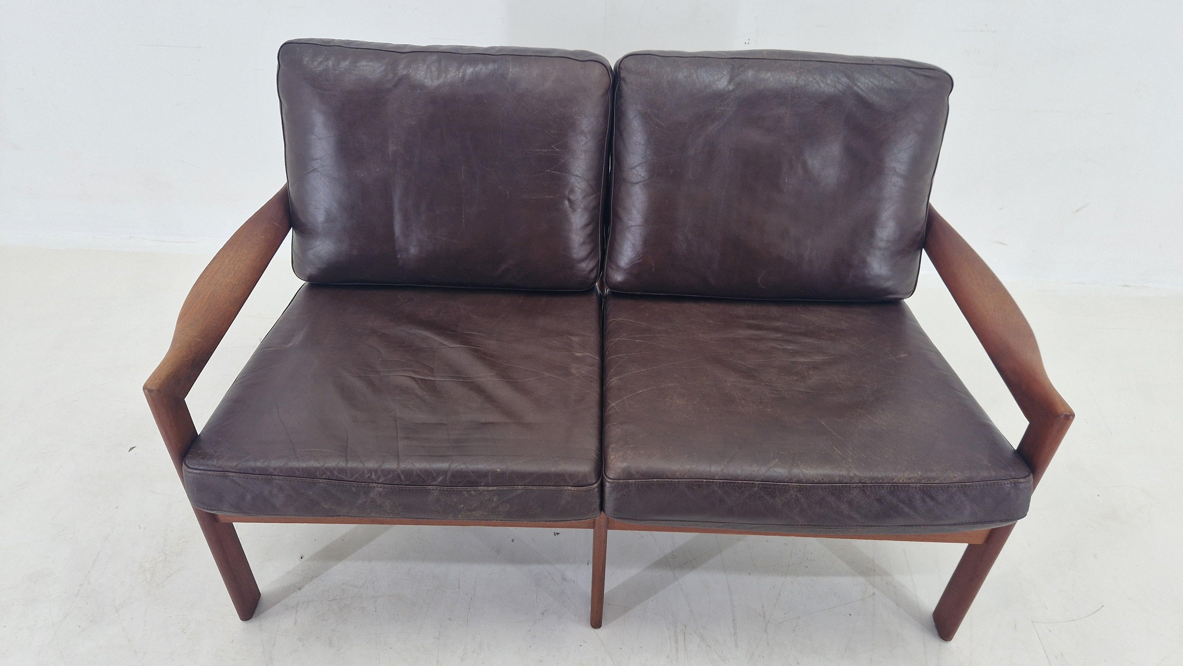 Divano in teak a 2 posti Midcentury Illum Wikkelsø for  Niels Eilersen, Danimarca, anni '70 in vendita 1