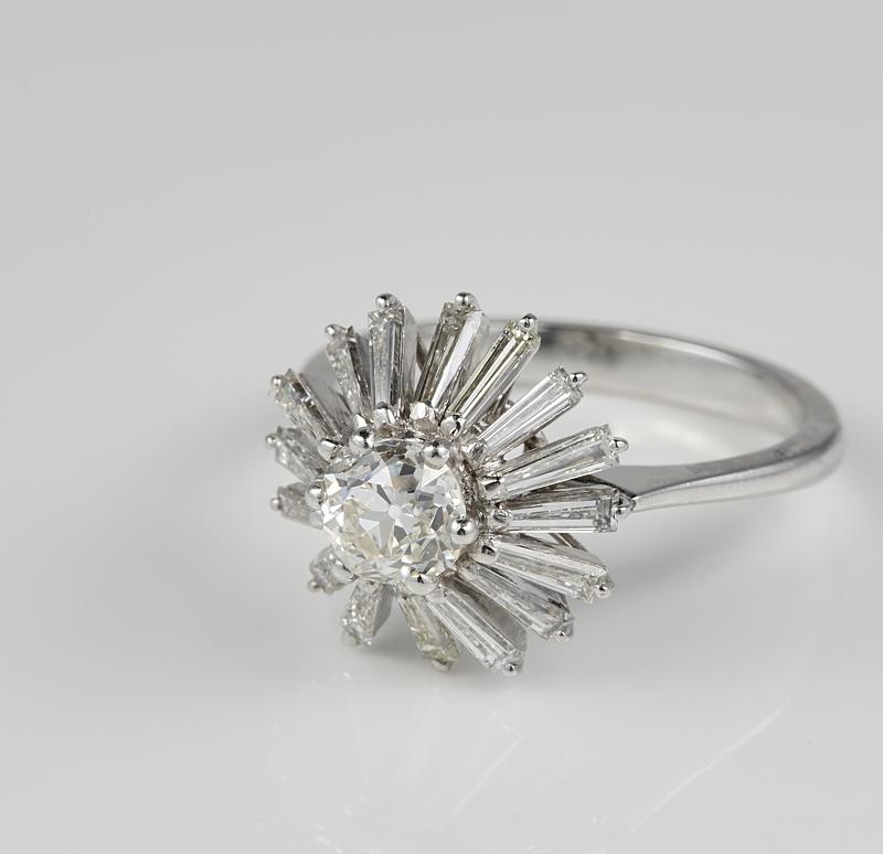 Midcentury 2.10 Carat Diamond Cocktail Ring In Good Condition For Sale In Napoli, IT