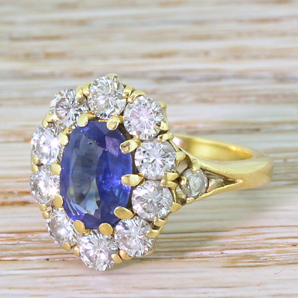 Midcentury 2.18 Carat Sapphire and 1.94 Carat Diamond Cluster Ring For Sale 3
