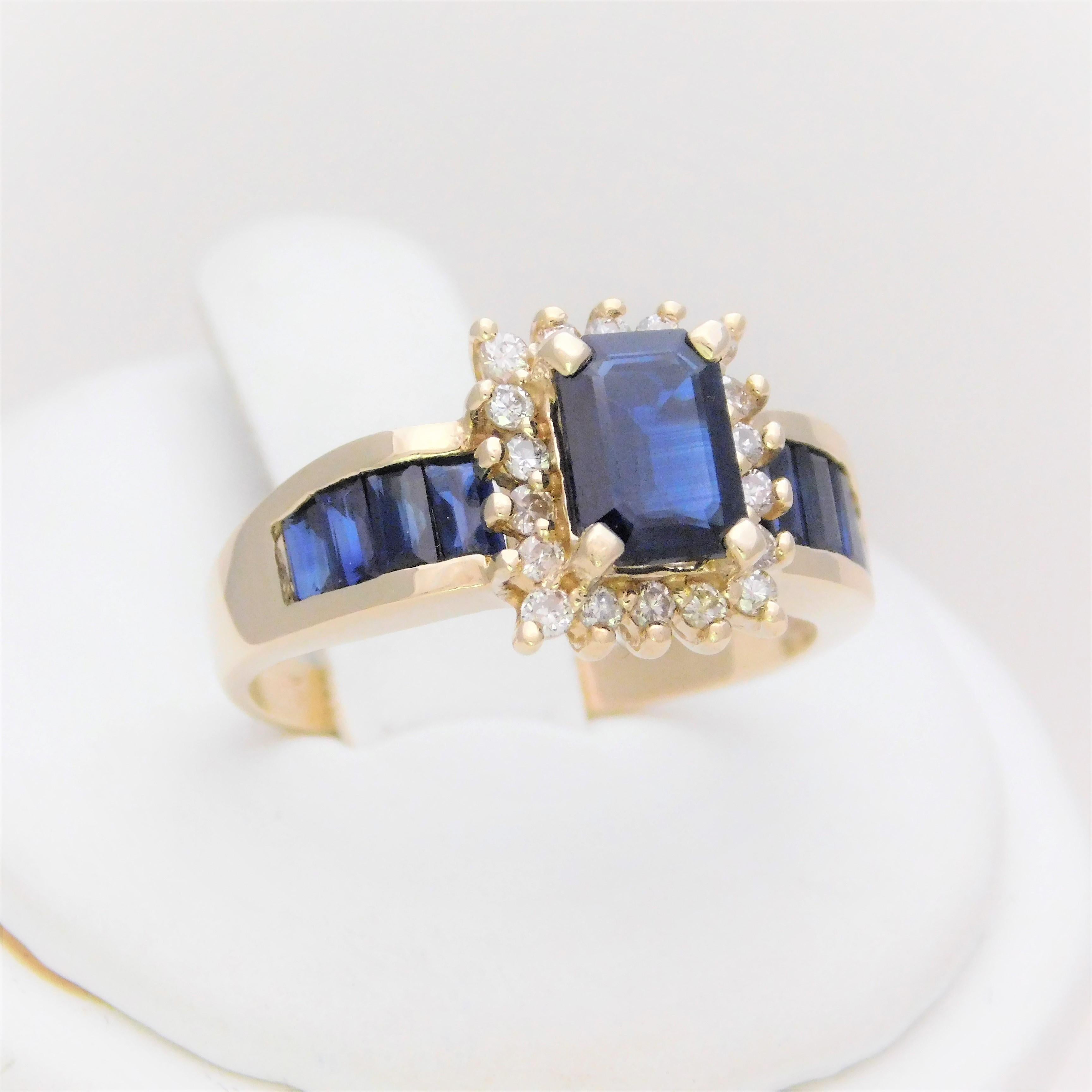 Midcentury 2.25 Carat Blue Sapphire and Diamond Cocktail Ring (Smaragdschliff) im Angebot