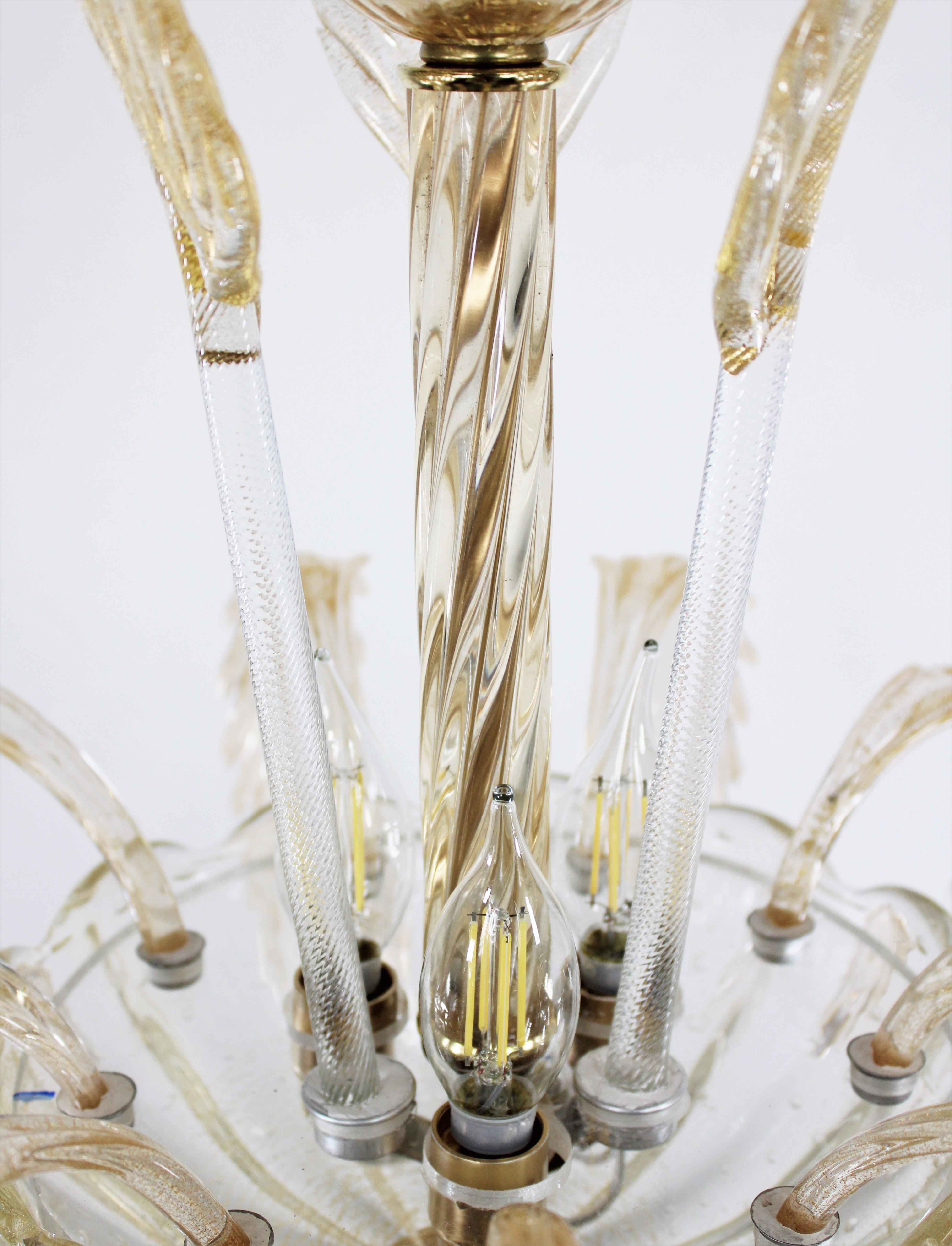Italiano Lampada a sospensione MidCentury in oro 24 carati e fronde di Murano Rigaree in vendita