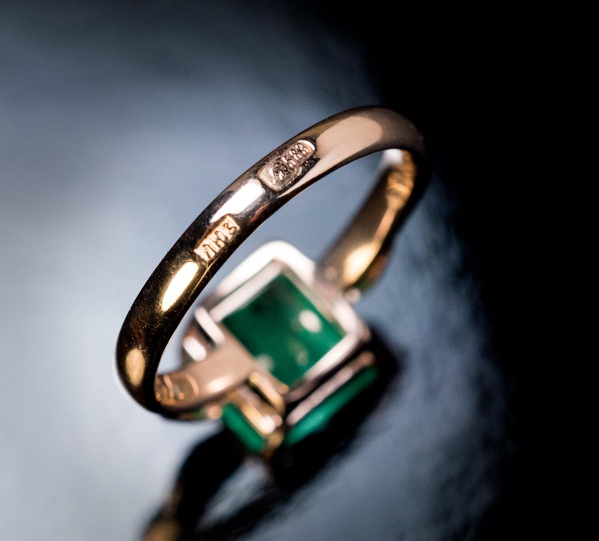 Midcentury 2.76 Carat Emerald Rose Gold Engagement Ring In Excellent Condition In Chicago, IL