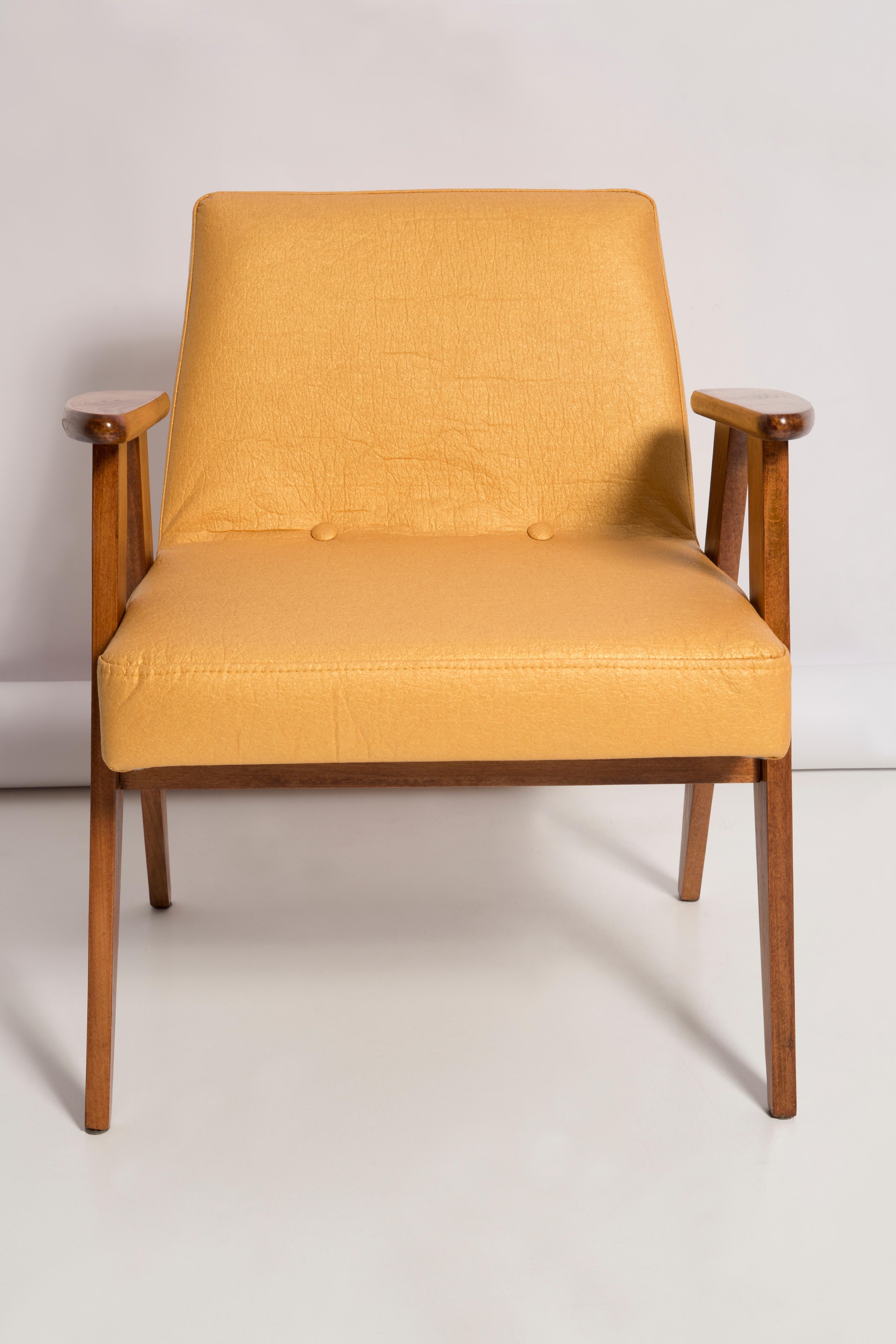 Midcentury 366 Club Armchair in Gold Pineapple Leather, Jozef Chierowski, 1960s For Sale 4