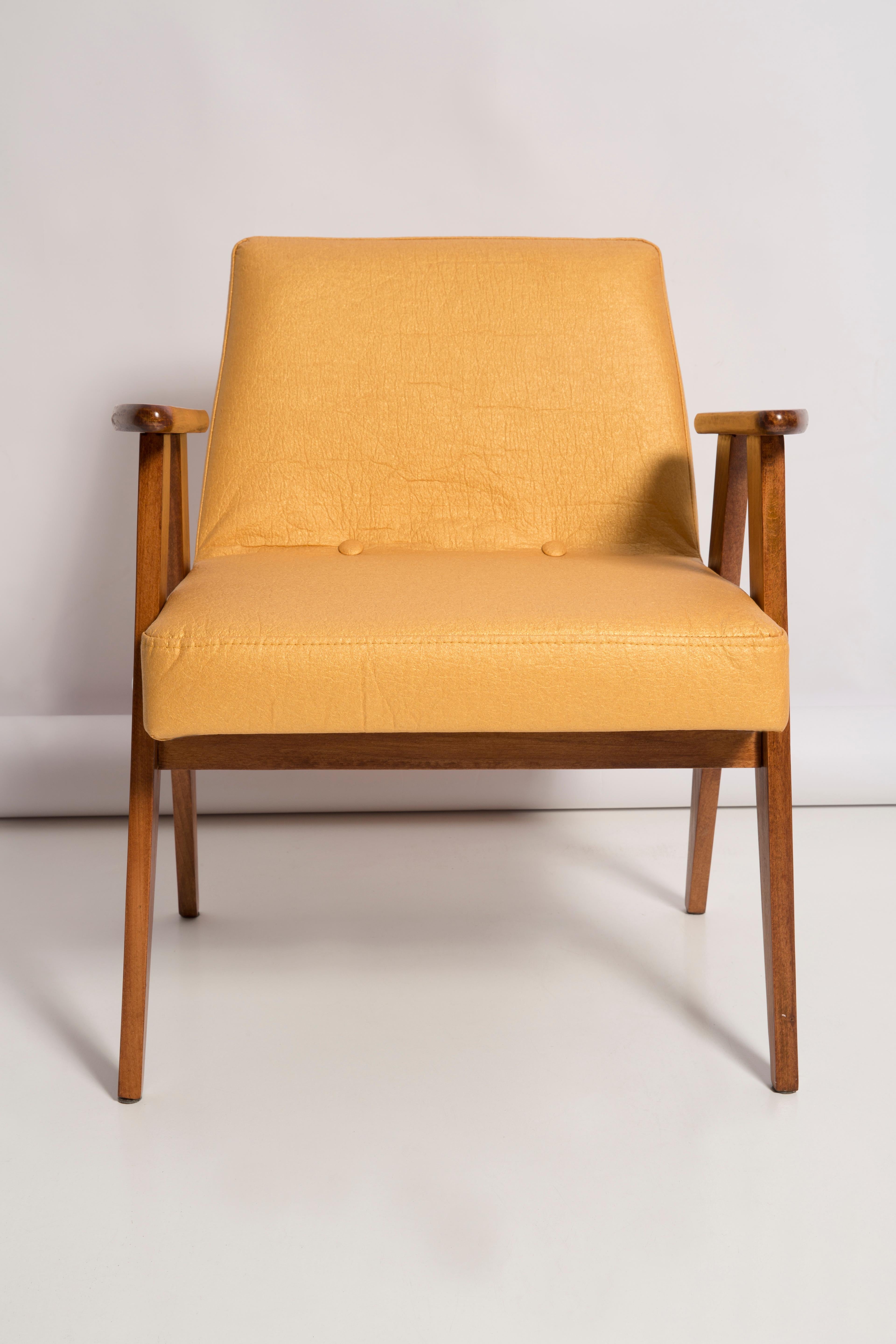 Midcentury 366 Club Armchair in Gold Pineapple Leather, Jozef Chierowski, 1960s For Sale 5