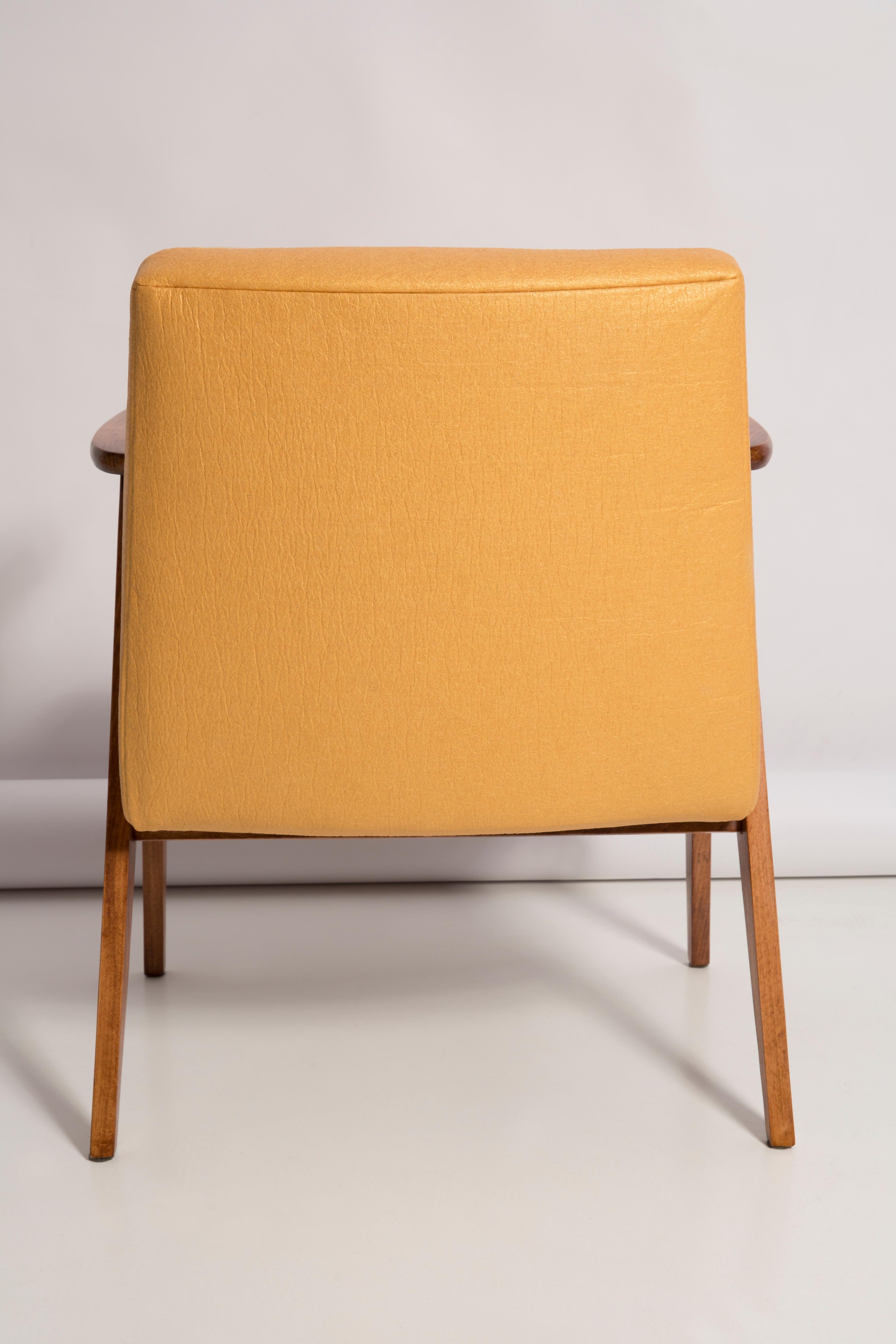Midcentury 366 Club Armchair in Gold Pineapple Leather, Jozef Chierowski, 1960s For Sale 9
