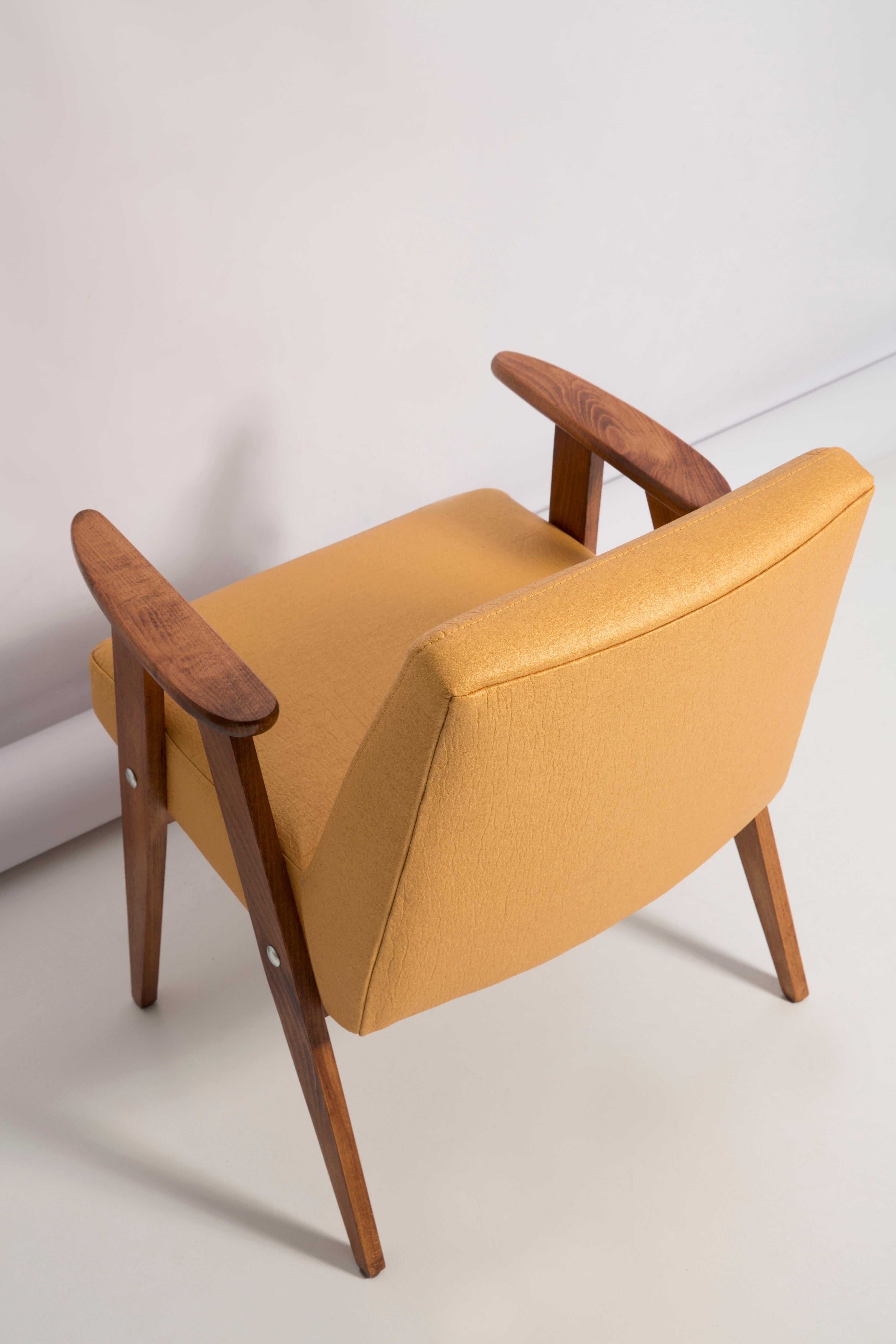 Midcentury 366 Club Armchair in Gold Pineapple Leather, Jozef Chierowski, 1960s For Sale 10