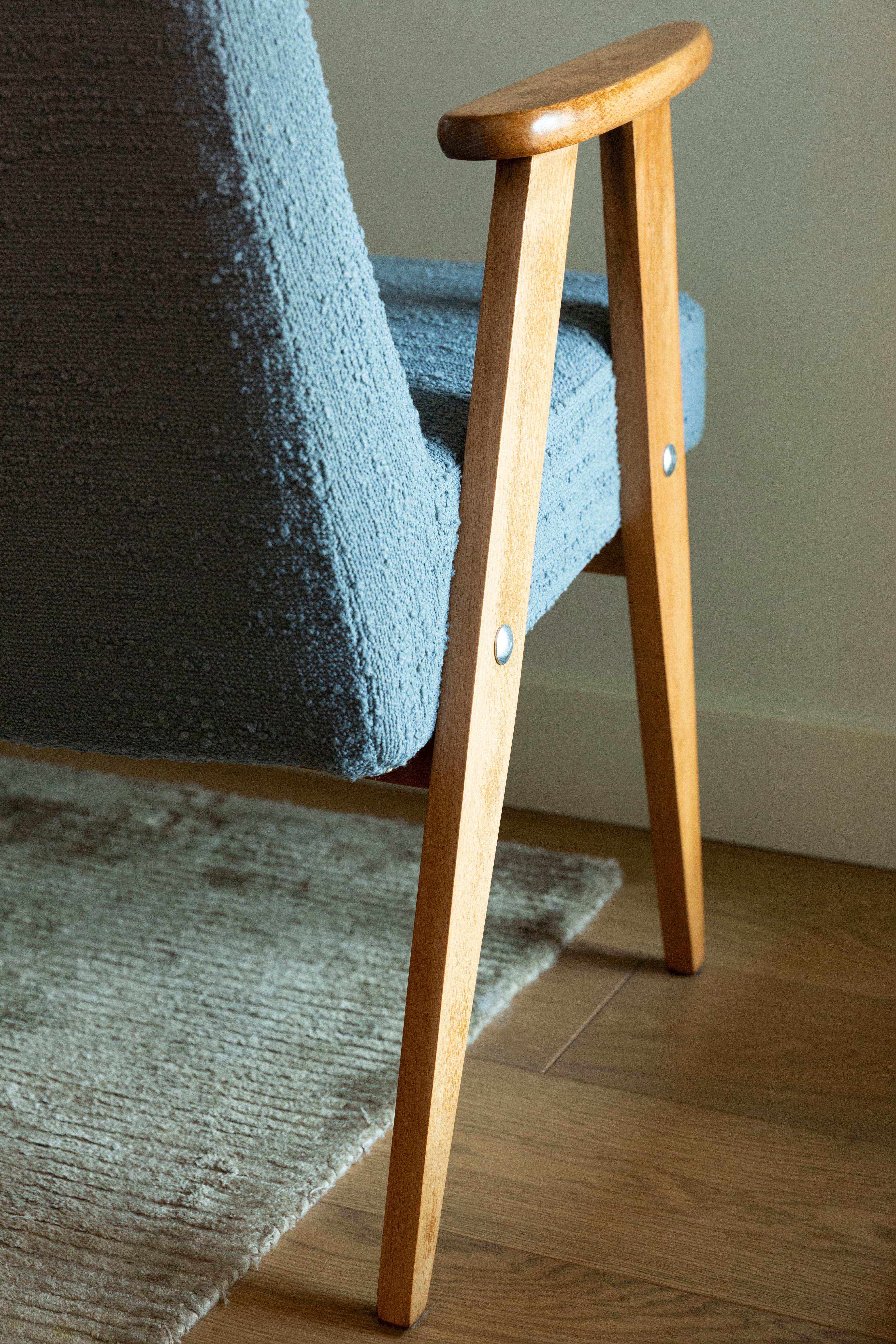 Fauteuil club 366 du milieu du siècle dernier en bouclette de bleu gris-bleu par J. Chierowski, Europe, années 1960 en vente 4