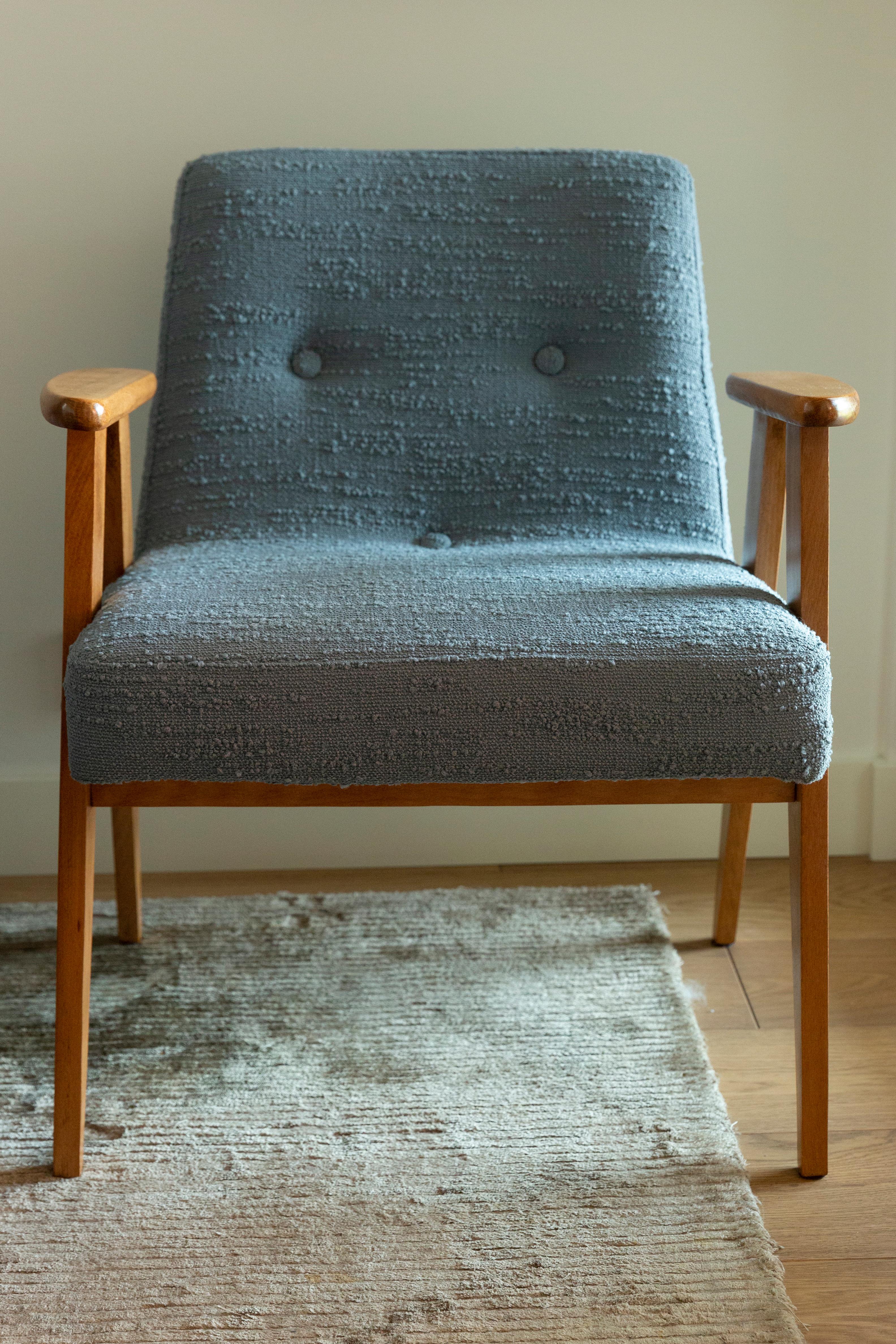 Midcentury 366 Club Armchair in Gray Blue Boucle, J. Chierowski, Europe, 1960s In Excellent Condition For Sale In 05-080 Hornowek, PL