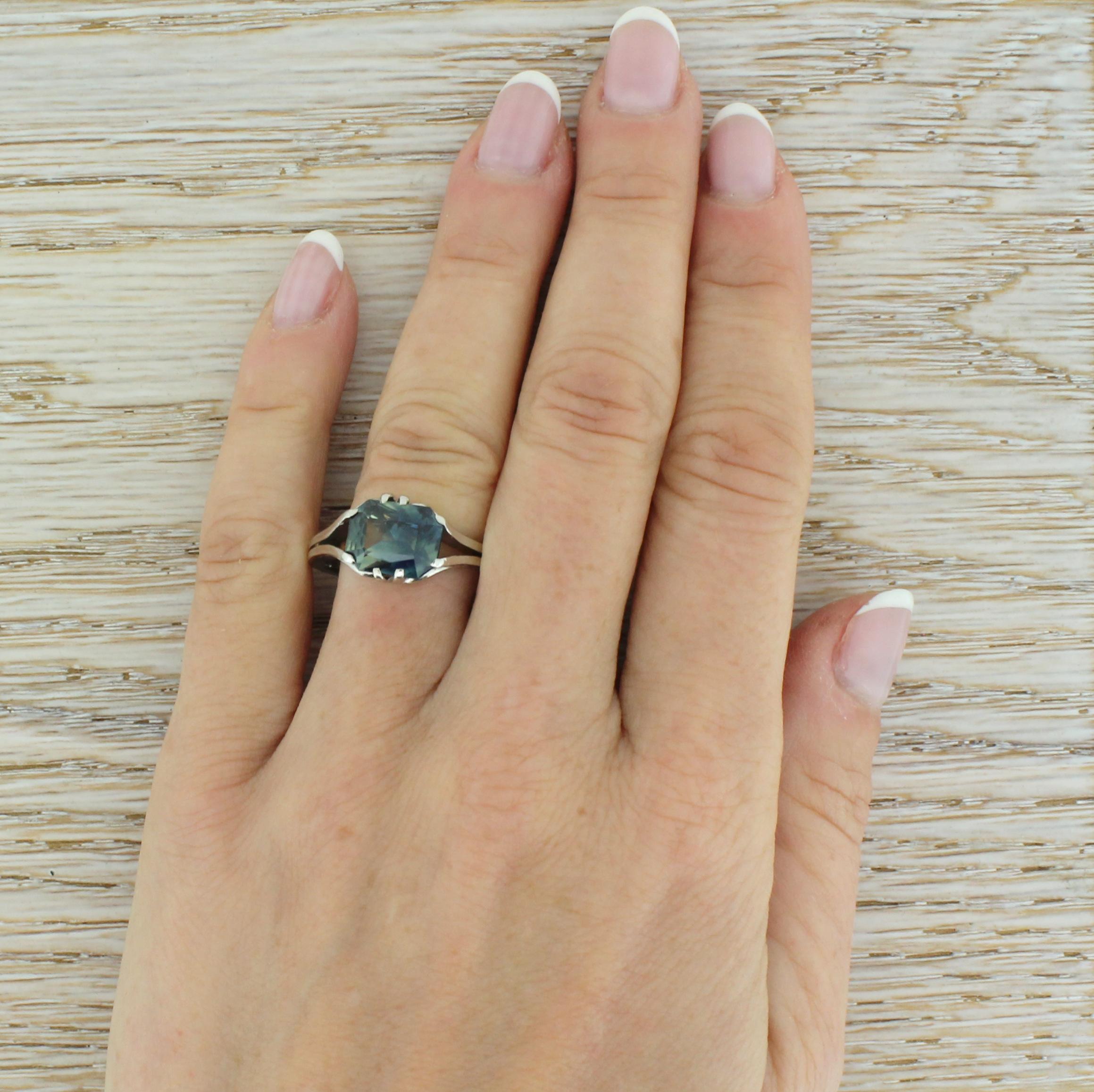 Women's or Men's Midcentury 3.85 Carat Greenish Blue Sapphire 18 Karat Gold Solitaire Ring