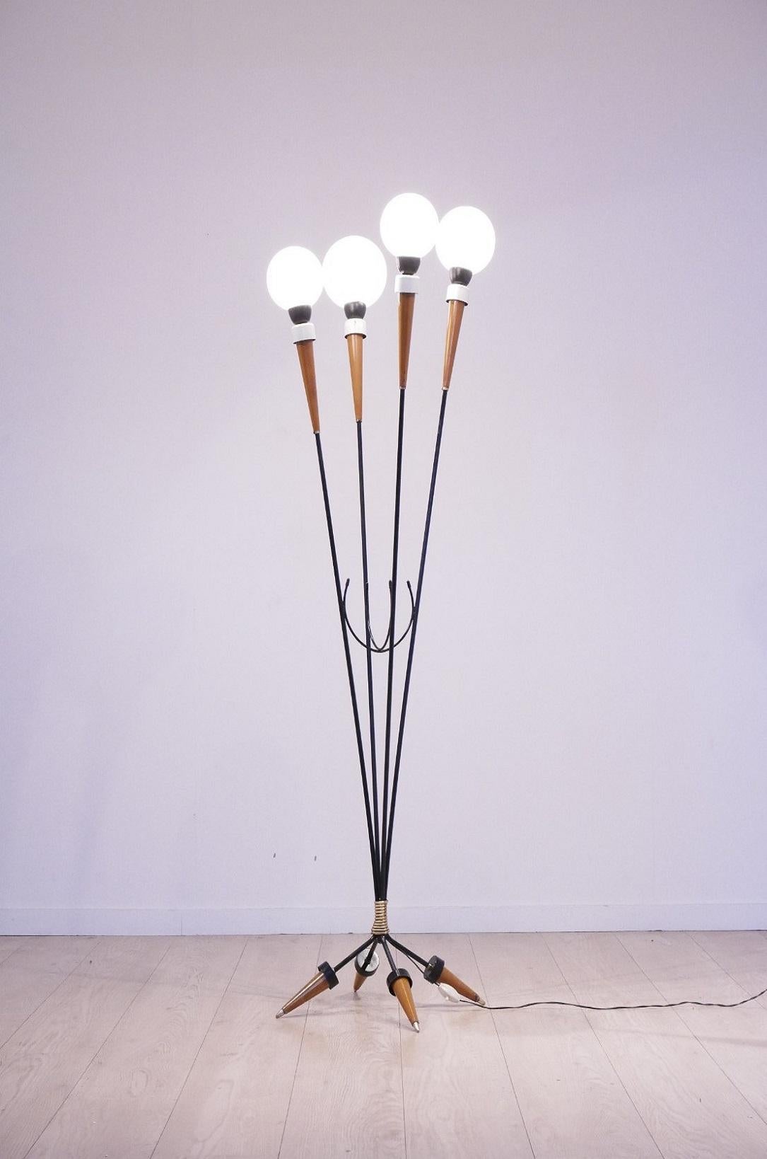Midcentury floor lamp with a minimalistic style, 4 metal stems topped by opalescent glass balls at several heights, brown bakelite flute shaped and full brass elements. 4 opaline glass ball shaped diffusers - they have a slight size