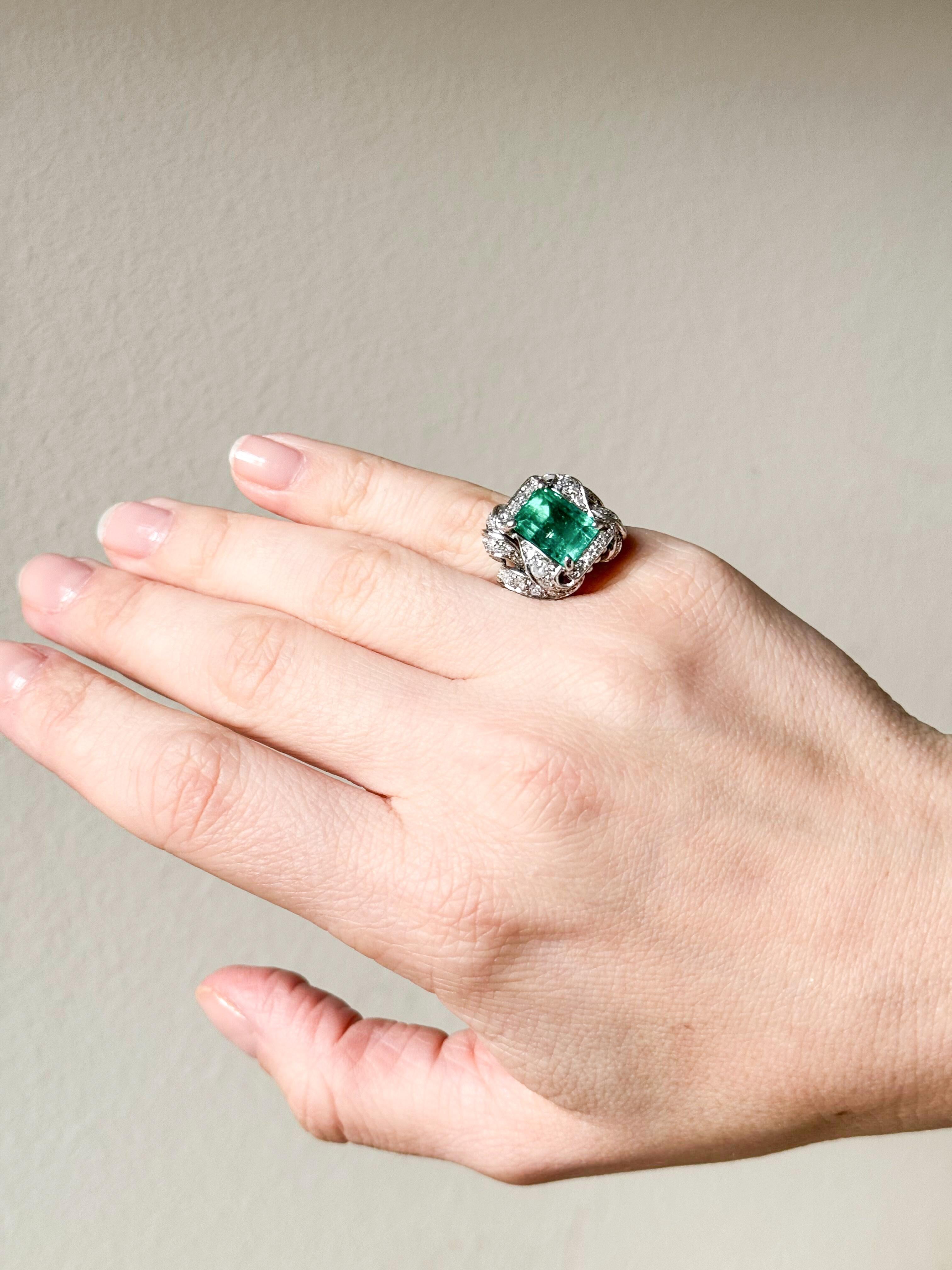 Midcentury 4.77 Carat Emerald Diamond Gold Cocktail Ring For Sale 1