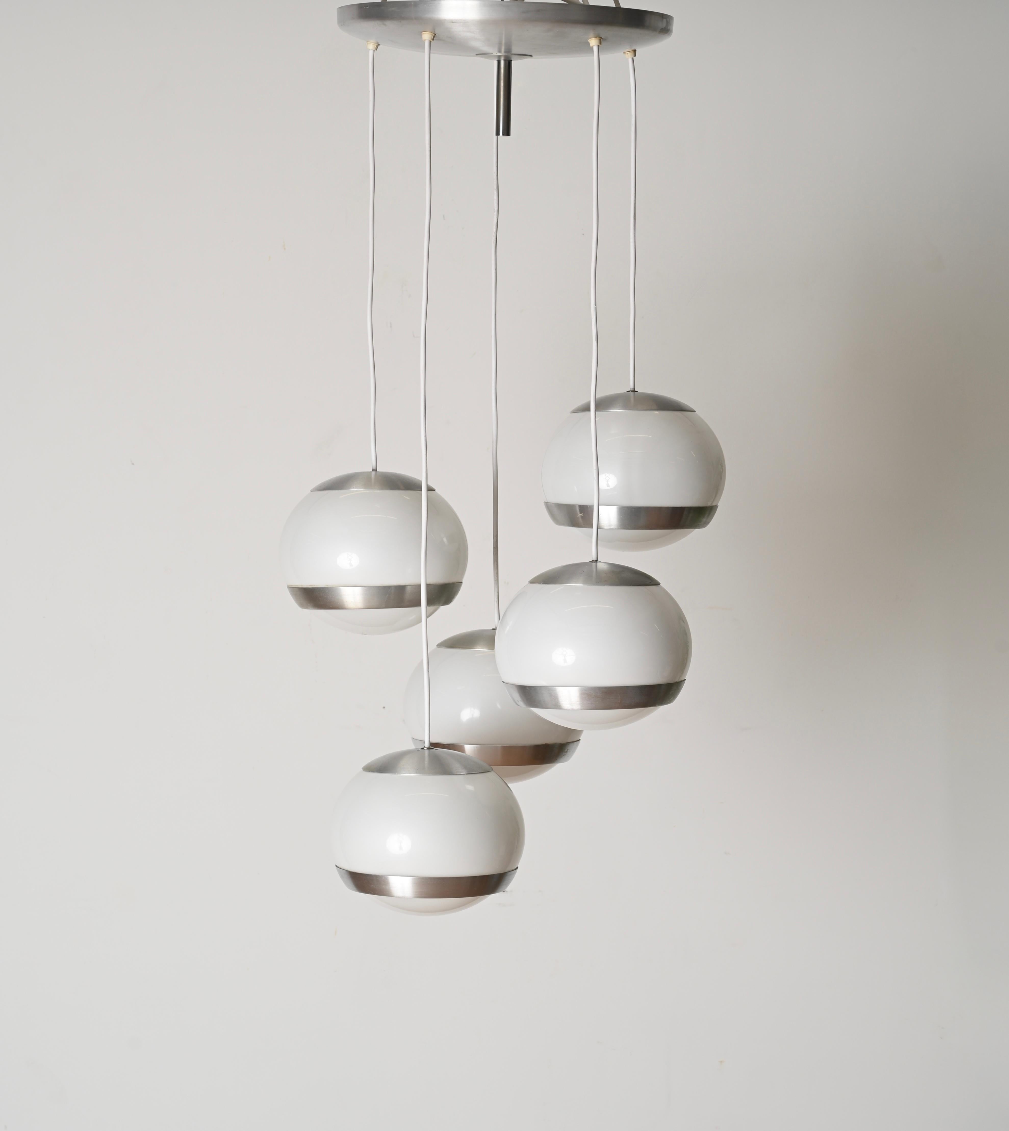 Wonderful pendant with 5 spherical  shades fully made in a combination of white perspex and brushed nickel plated metal. This incredibly stylish and unique piece was designed by Stilux Milano and is signed inside the shades.

Each sphere can be