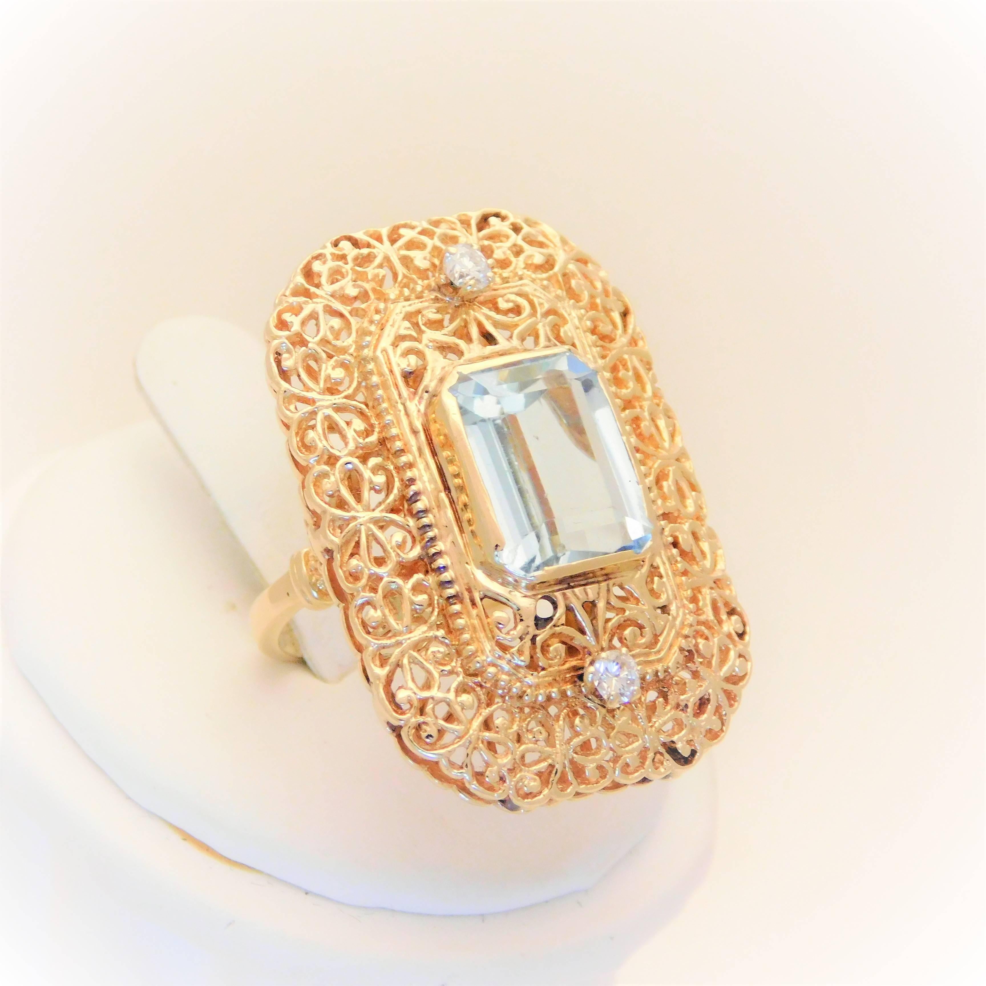 Women's or Men's Midcentury 5.25 Carat Aquamarine and Diamond 14 Karat Gold Statement Ring
