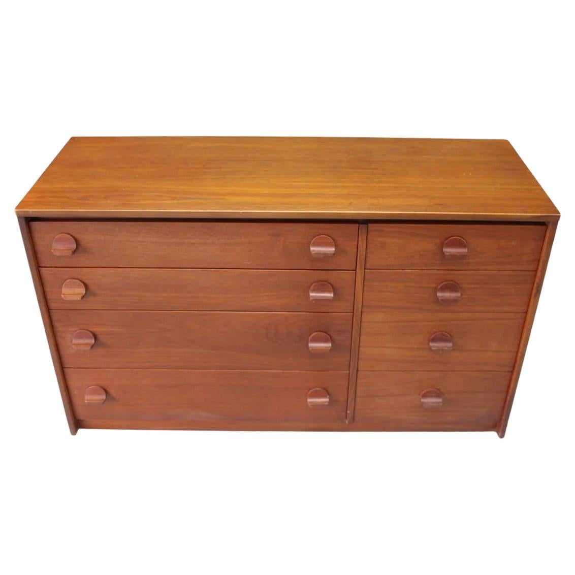 Cómoda de 8 cajones de mediados de siglo de John y Silvia Reid para Stag en venta