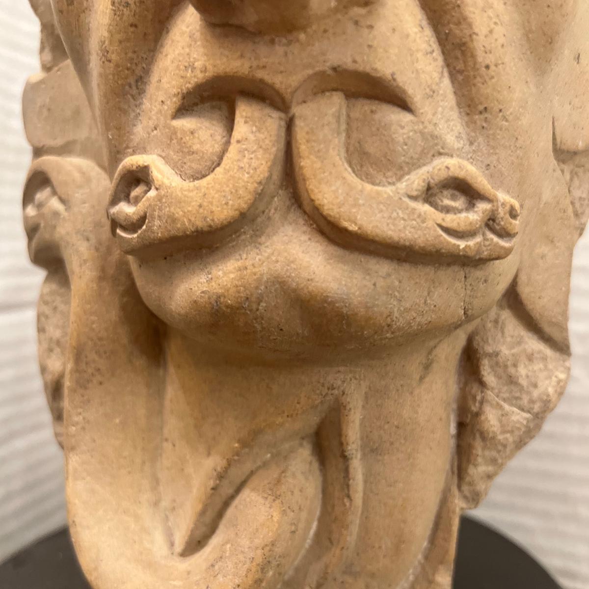 Intagliato a mano Scultura astratta in pietra del Medioevo in vendita
